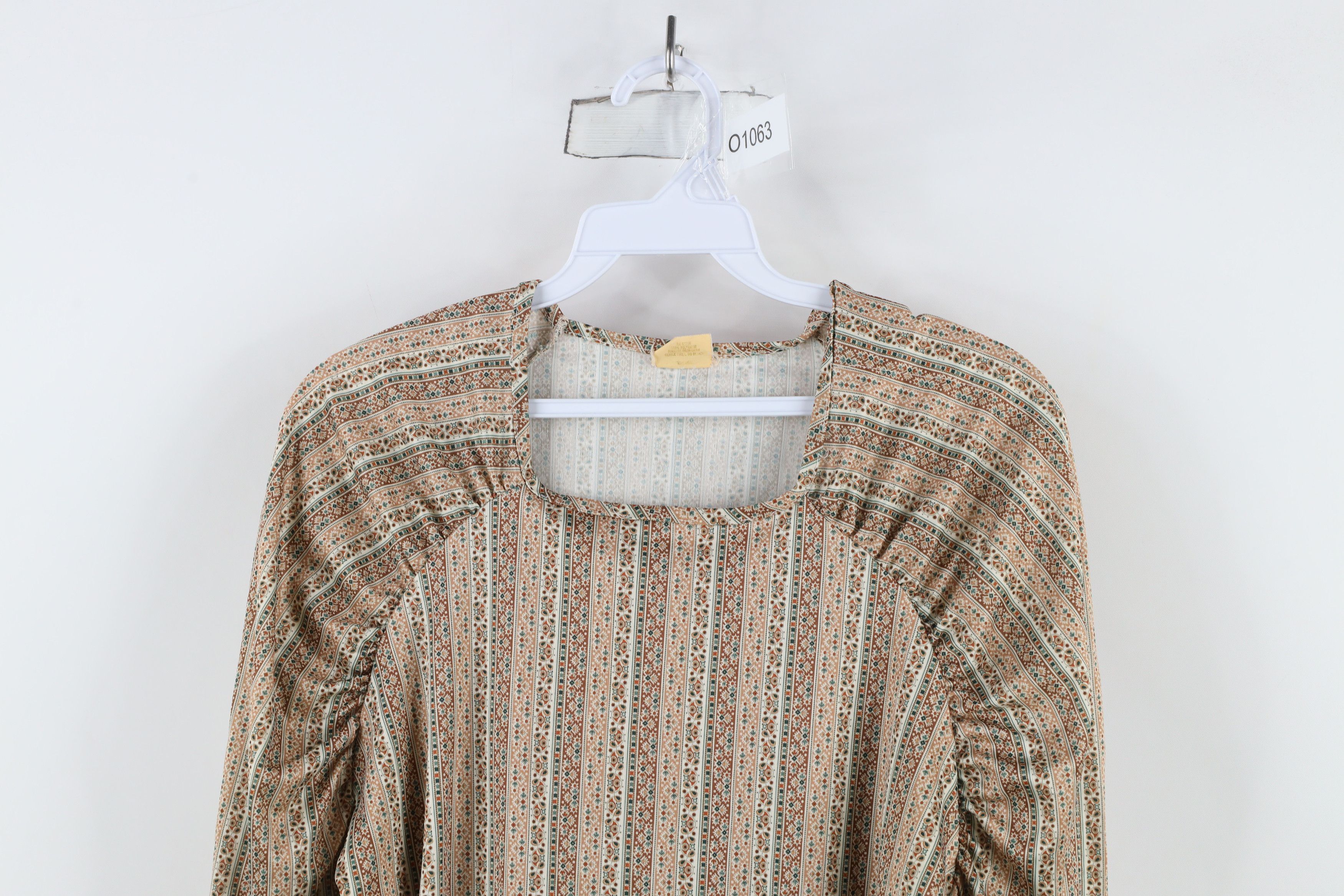 Vintage Vintage 70s Streetwear Rainbow Paisley Flower Knit Shirt Top Size L / US 10 / IT 46 - 2 Thumbnail