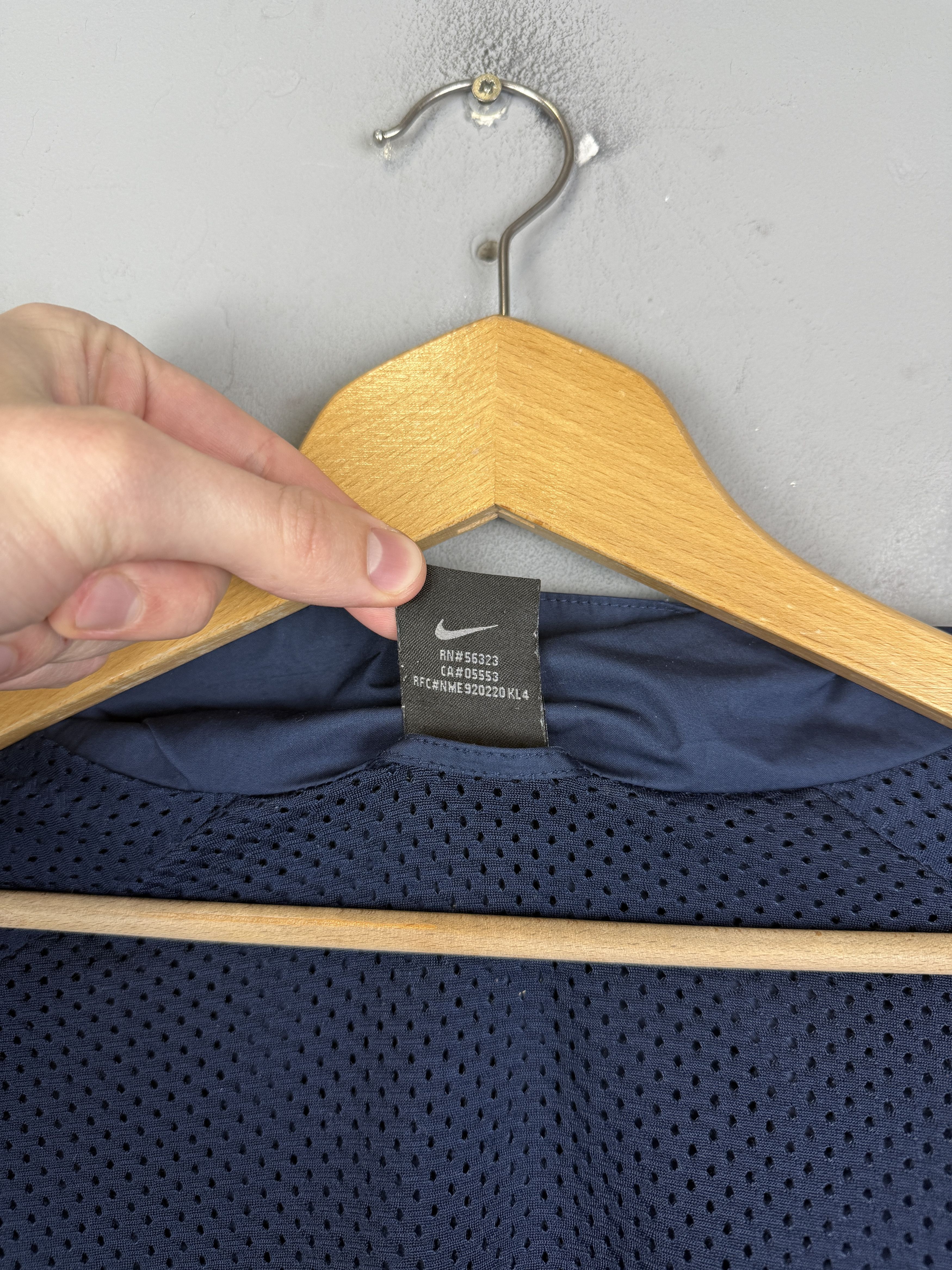 Nike × Vintage Nike Vintage FCB Jacket Navy Nylon Barcelona Windbreaker Size US XL / EU 56 / 4 - 4 Thumbnail