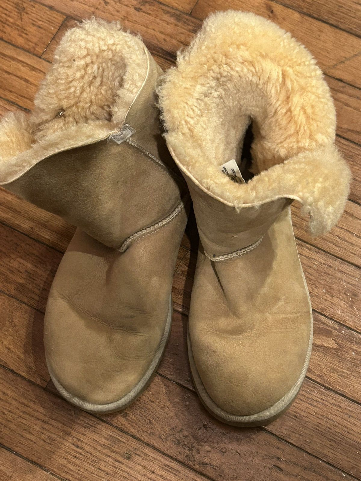 Ugg UGG Women's Bailey Button Size US 7 / IT 37 - 2 Thumbnail
