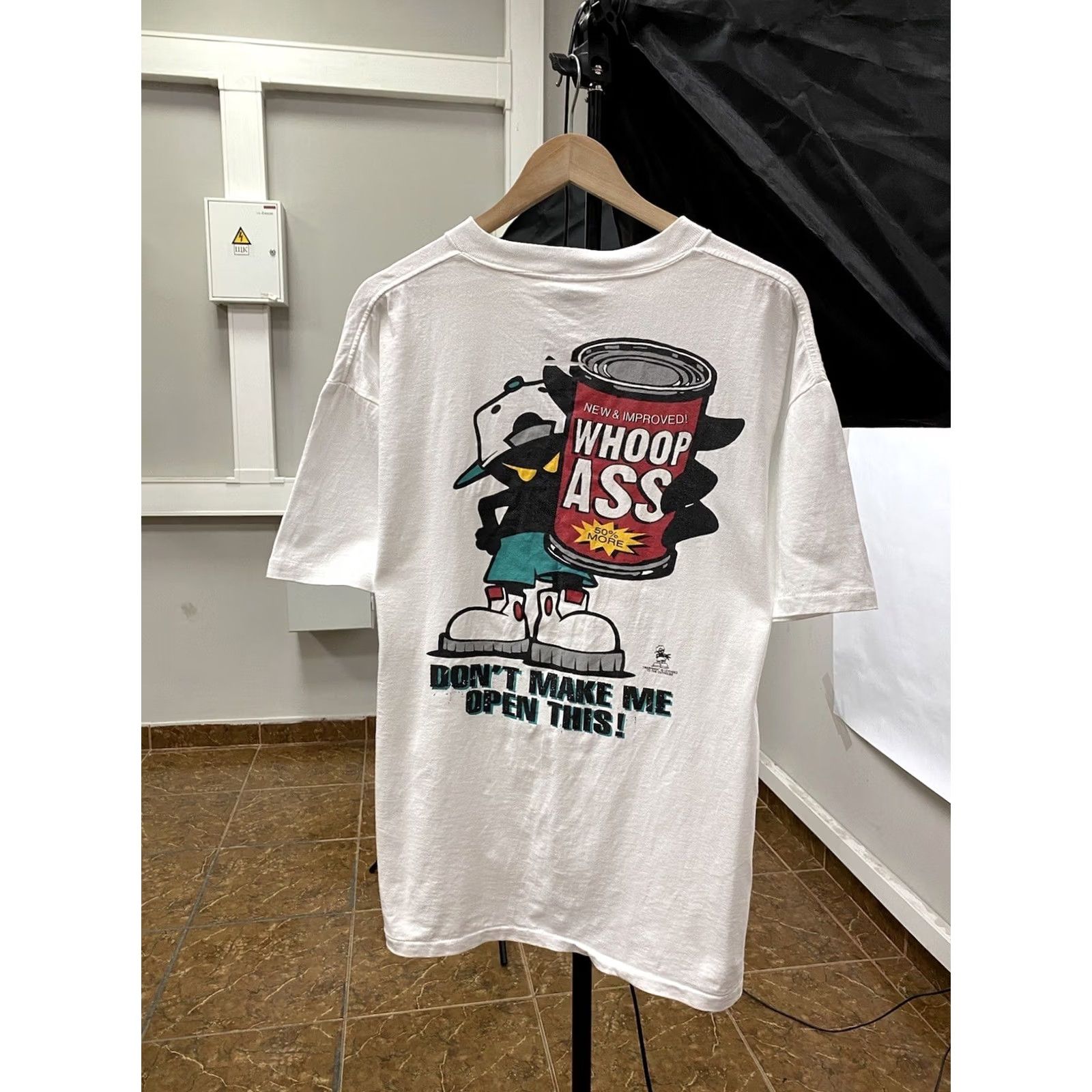 Gildan VINTAGE 90s Whoop Ass Trashman Outhouse Udamon T-shirt XL White Mens Shirt Size US XL / EU 56 / 4 - 2 Thumbnail