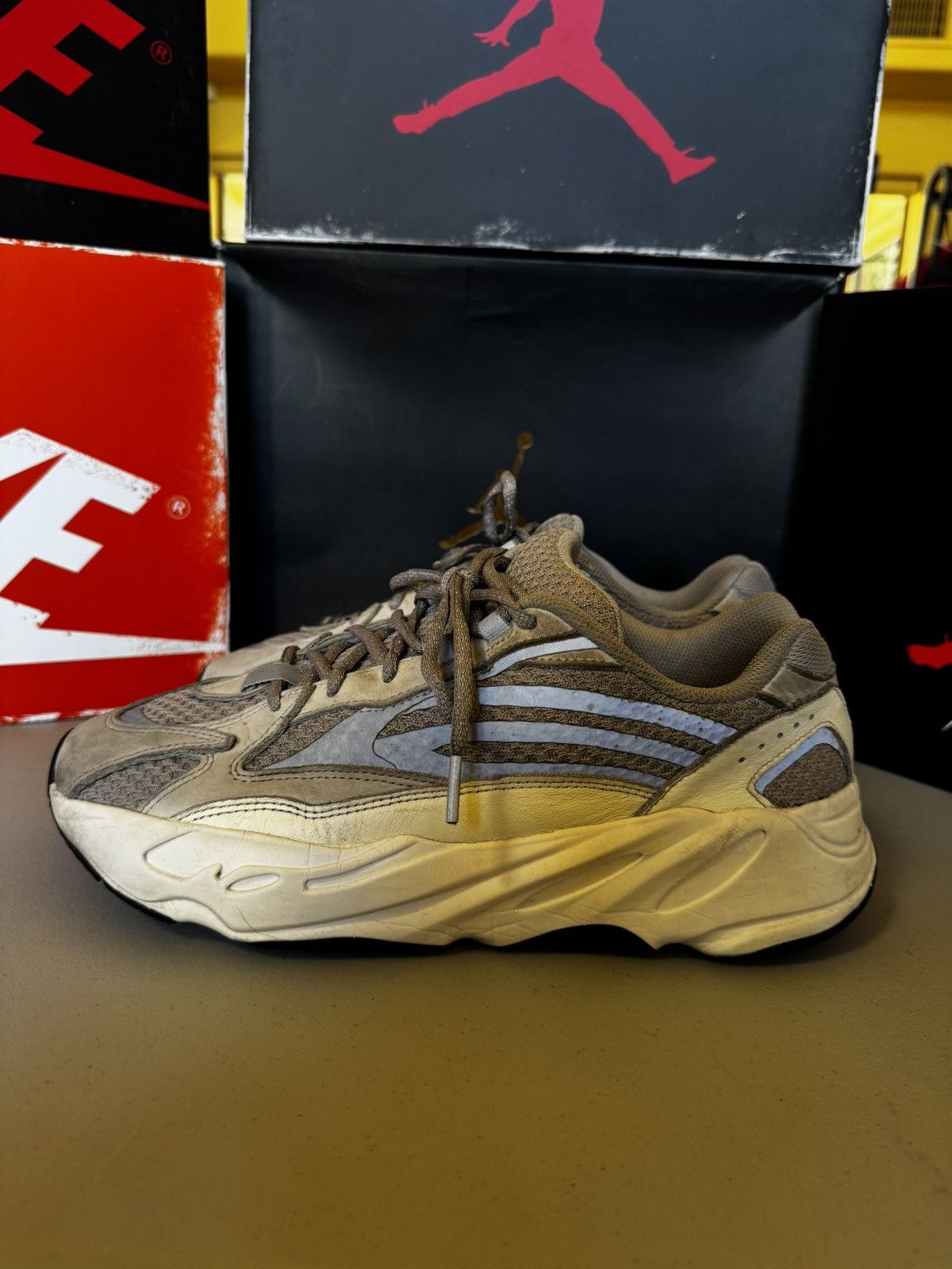 Yeezy Yeezy 700 static Size US 9.5 / EU 42-43 - 4 Thumbnail