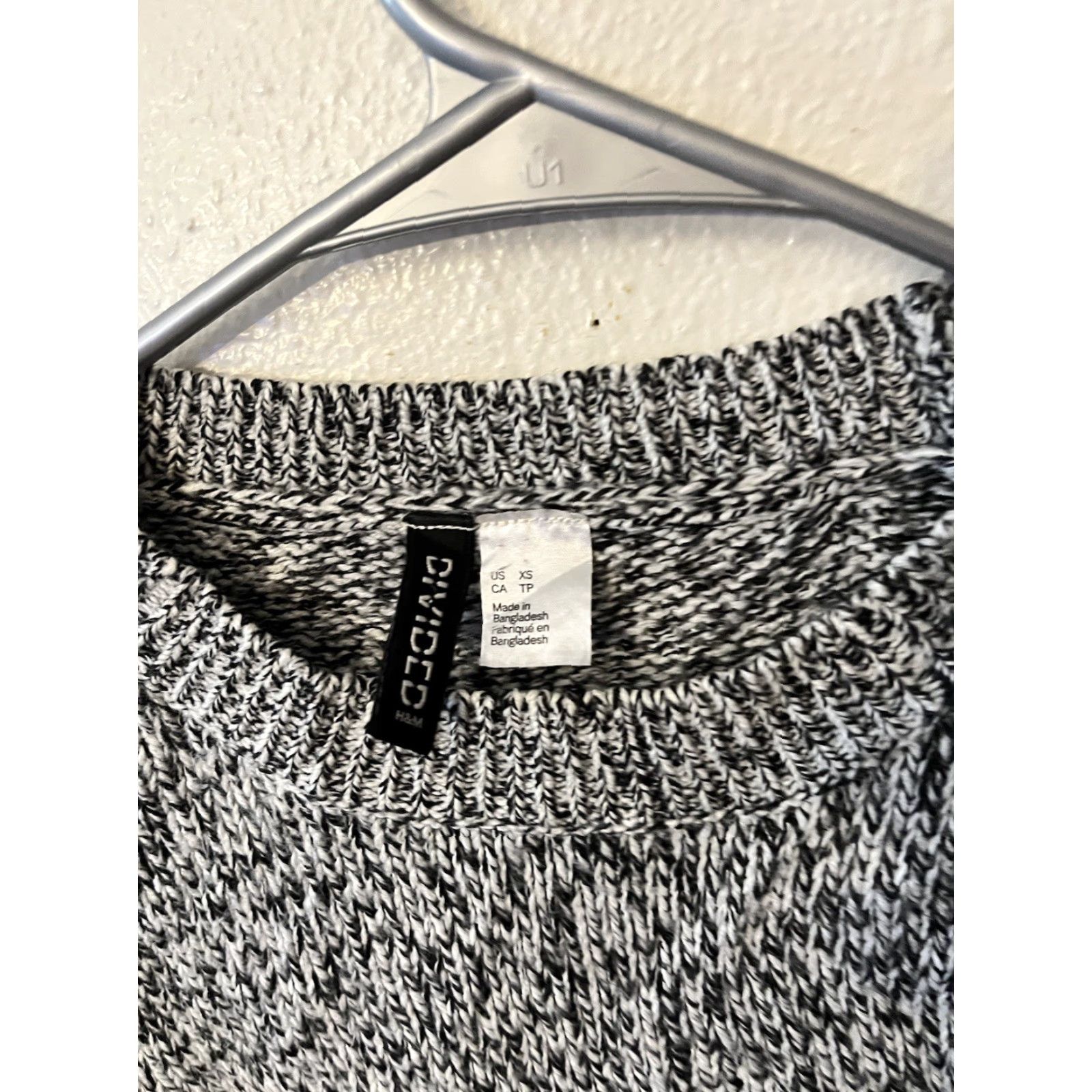 H&M VINTAGE H&M Divided Knit Sweater Women’s XS Oreo Raglan Long Sleeve Crew Neck All Seasons Solid Tight-Knit Relaxed Pullover Size XS / US 0-2 / IT 36-38 - 3 Thumbnail