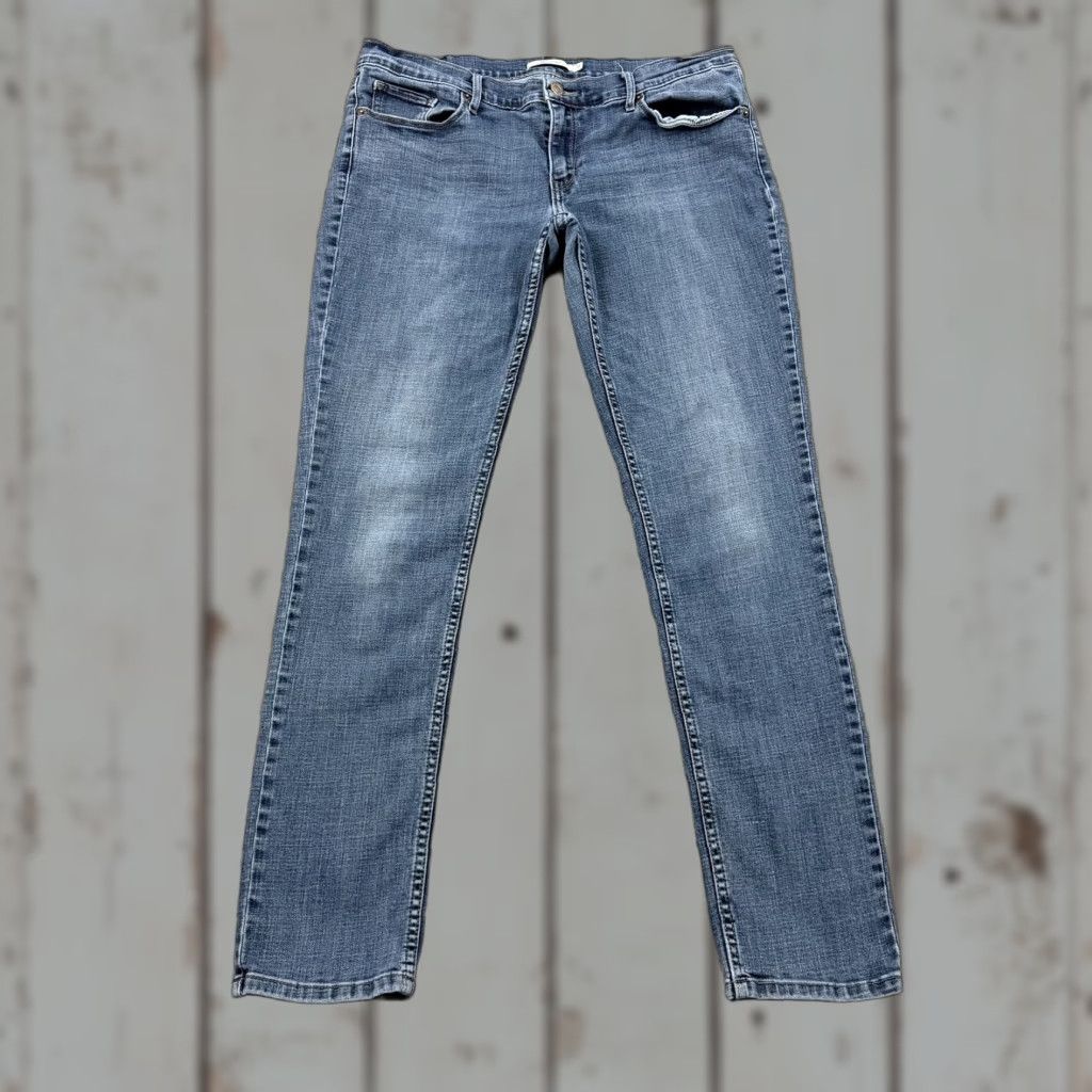 Levi's Levi's 524 Jeans Womens 31 Skinny Low Rise Stretch Medium Wash Denim 32x30 Blue Cotton Blend Logo Jeans Womens Size 24" / US 00 / IT 34 - 1 Thumbnail