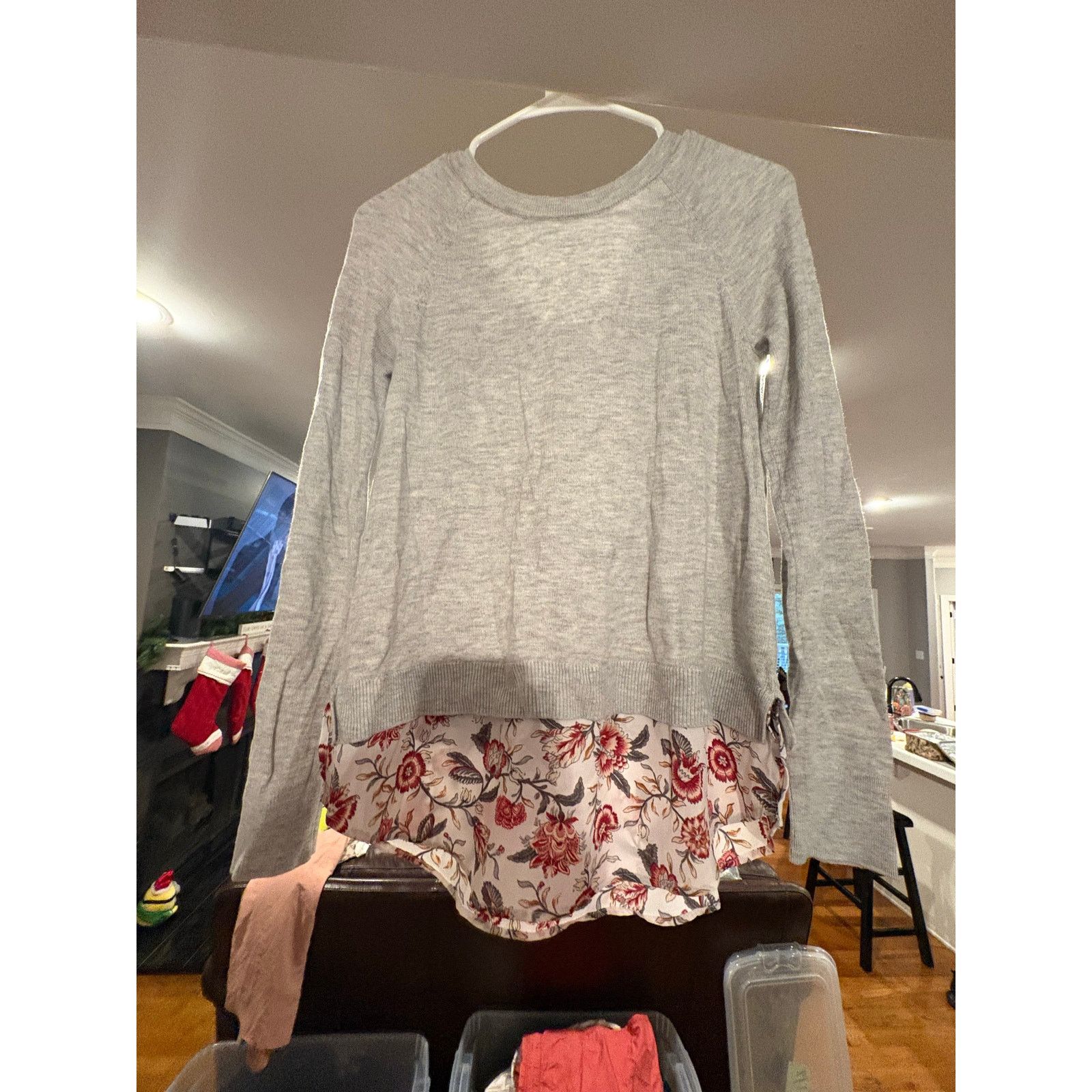 Loft LOFT XS Gray Floral Layered Look Sweater Blouse Hem Size XS / US 0-2 / IT 36-38 - 4 Thumbnail