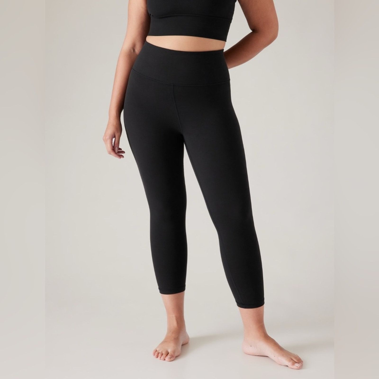 Athleta Athleta Black Capri Leggings Size 30" / US 8 / IT 44 - 2 Thumbnail