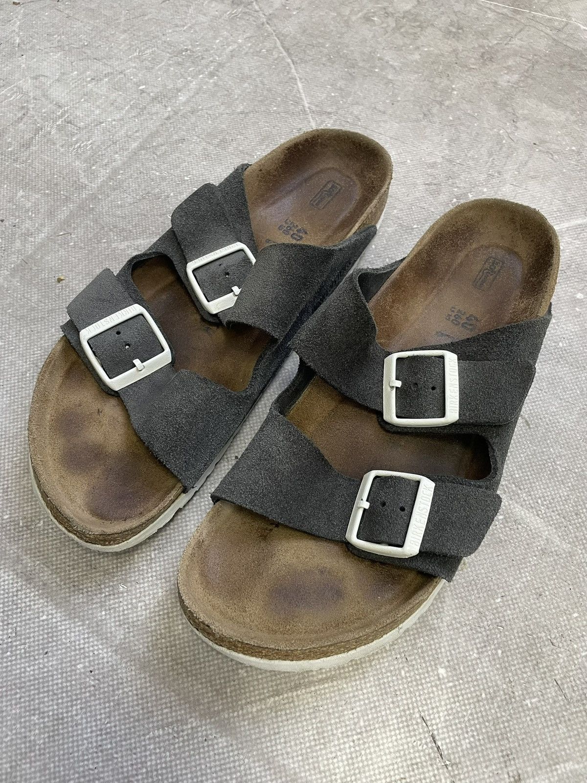 Birkenstock Birkenstock gray suede Arizona sandals minimal classic Size US 7 / EU 40 - 2 Thumbnail