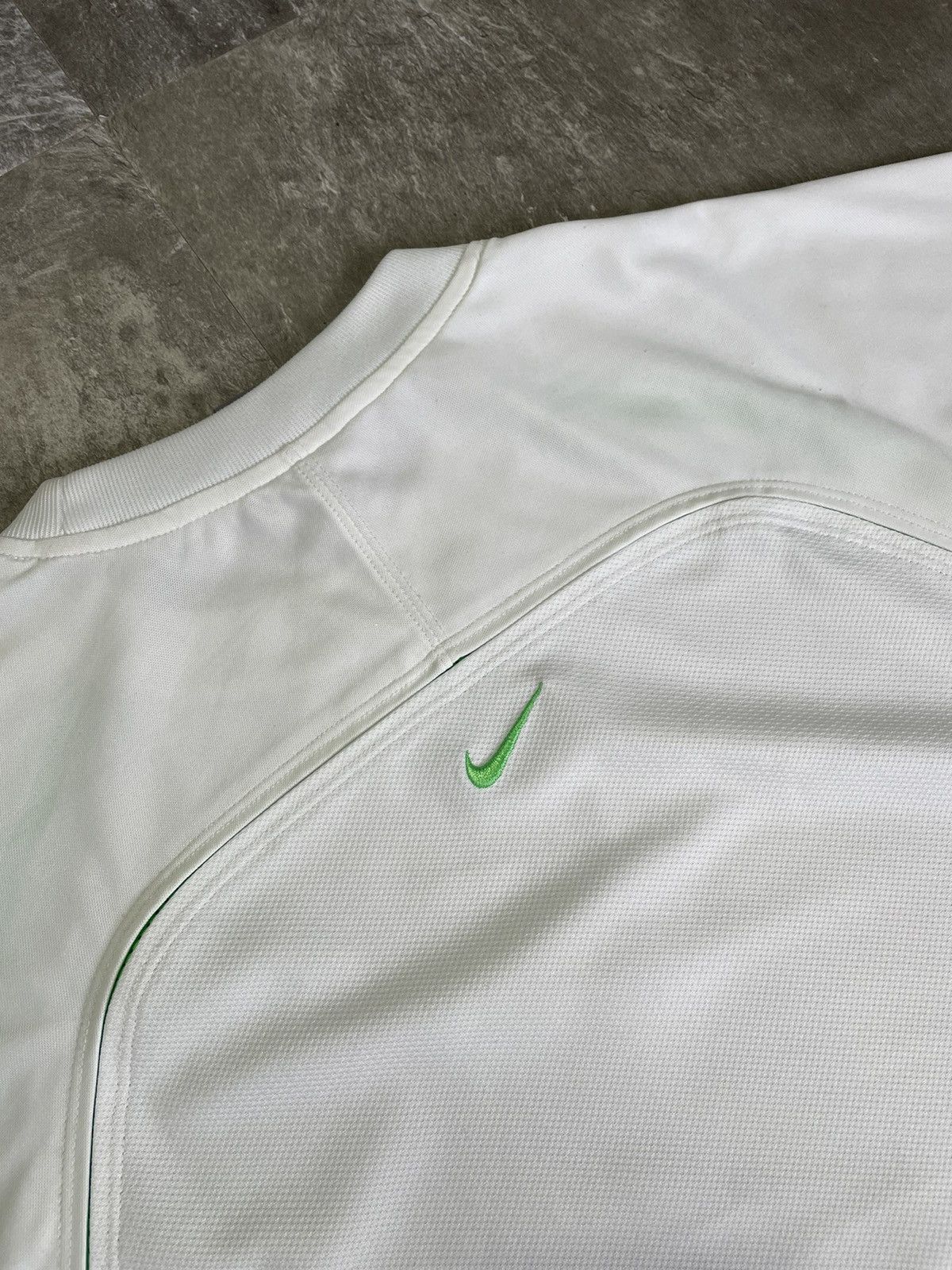 Nike 🚨00s Nike Tn Vintage Green T Shirt Y2K Tee Center Swoosh Size US M / EU 48-50 / 2 - 6 Thumbnail
