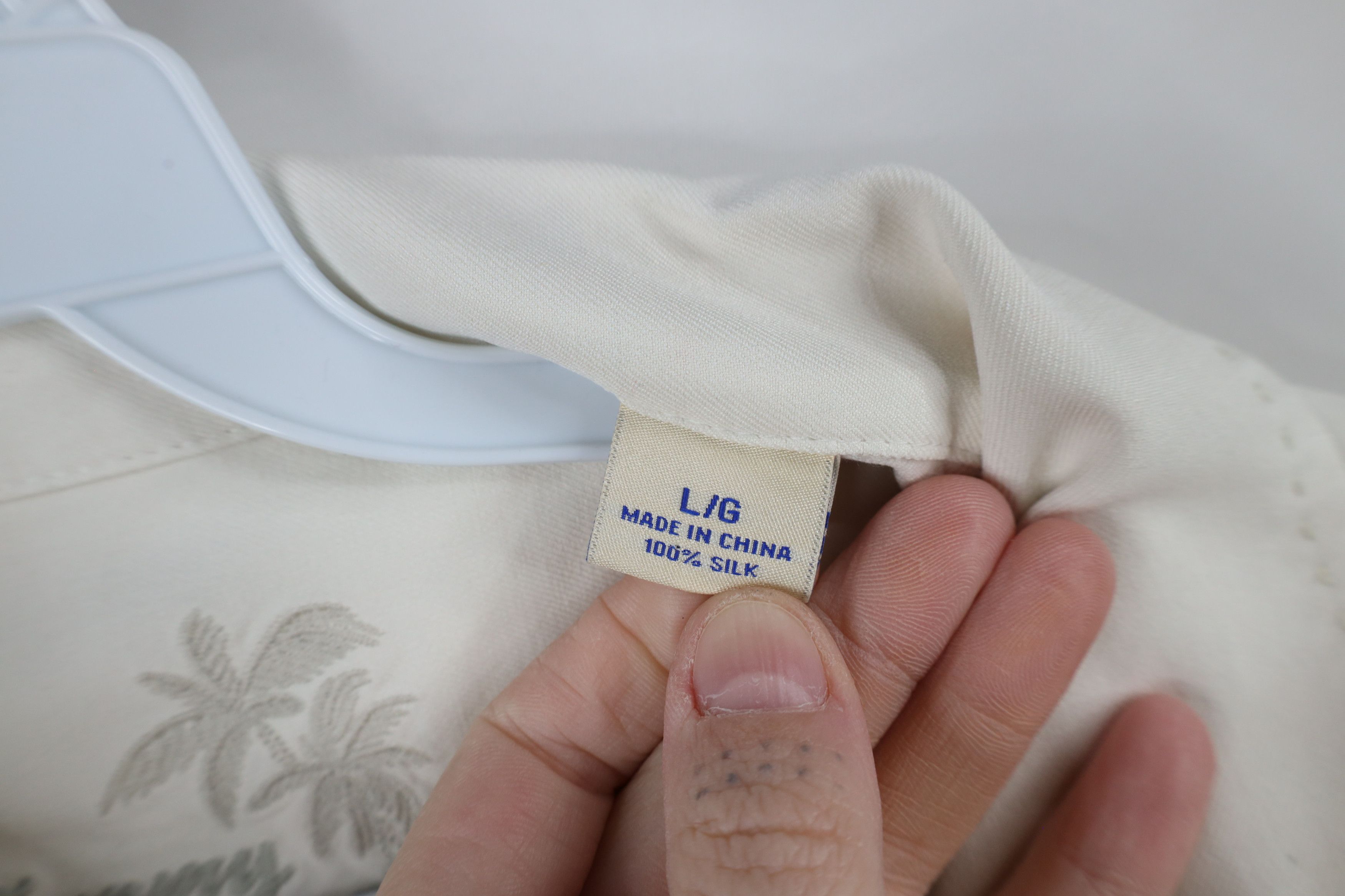 Tommy Bahama × Vintage Vintage Tommy Bahama Silk Looped Collar Button Shirt Cream Size US L / EU 52-54 / 3 - 11 Thumbnail