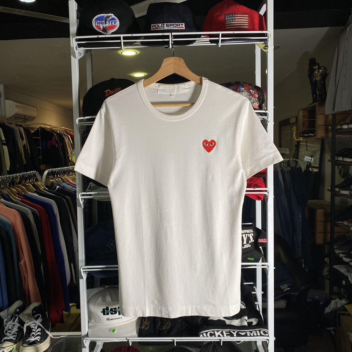 Comme des Garcons White Comme Des Garcons Play Tee with Red Heart Logo Size US S / EU 44-46 / 1 - 1 Thumbnail