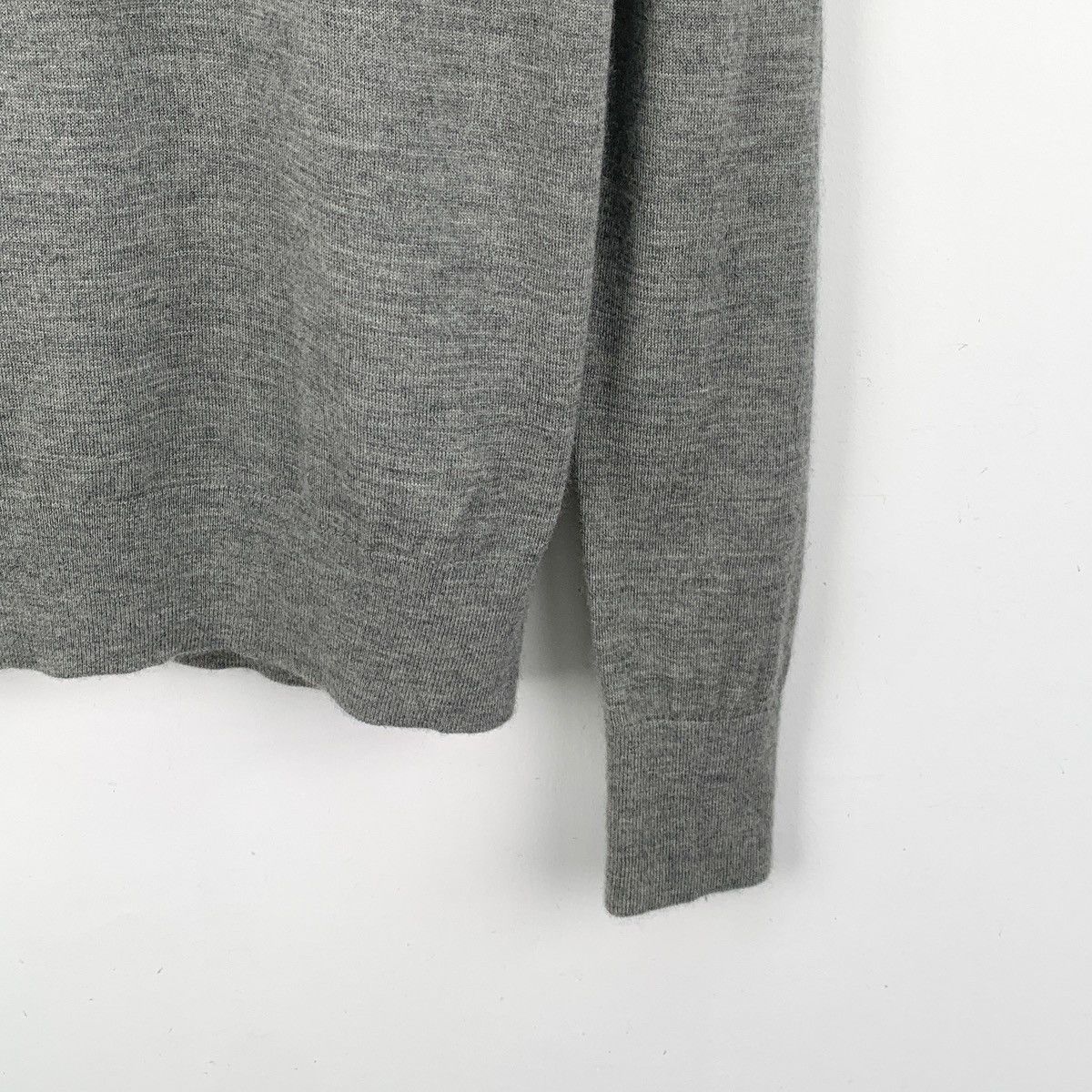 Burberry Burberry Grey Cashmere Long Sleeve Knit Sweater K26WX Size XS / US 0-2 / IT 36-38 - 4 Thumbnail
