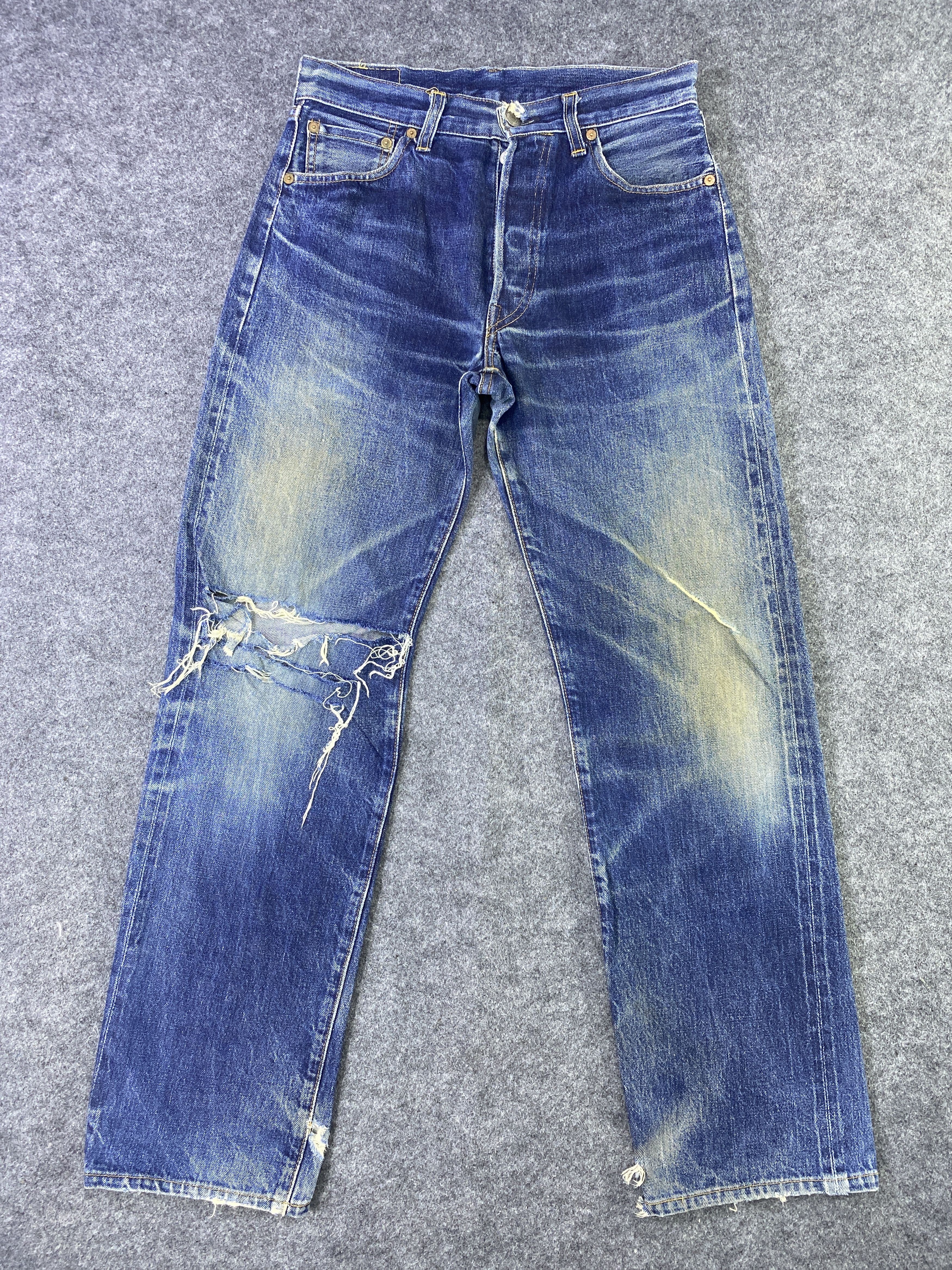 Levi's VINTAGE LEVI'S 501xx REDLINE DISTRESSES BLUE WASH JEANS-J888 Size US 30 / EU 46 - 1 Thumbnail