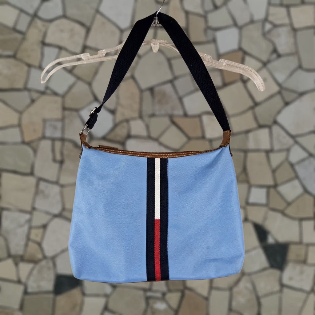Tommy Hilfiger VINTAGE Tommy Hilfiger Purse Womens Y2K Logo Shoulder Handbag Size ONE SIZE - 1 Thumbnail