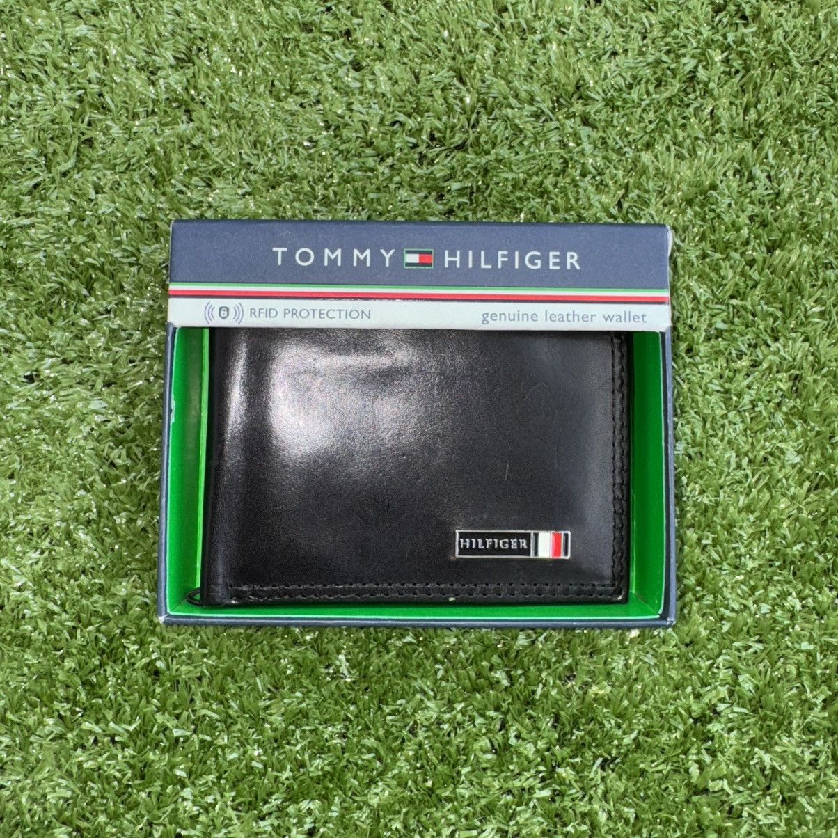 Tommy Hilfiger × Vintage Tommy Hilfiger Black Genuine Leather Bi-Fold Wallet Size ONE SIZE - 1 Thumbnail