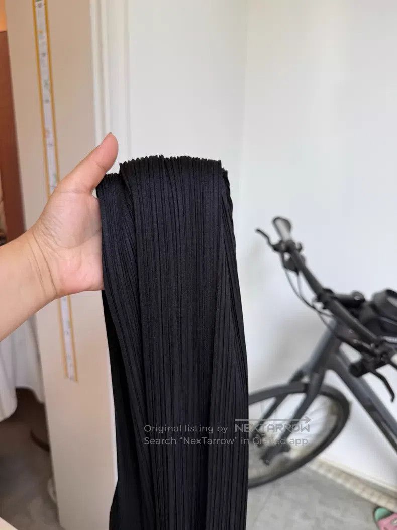Issey Miyake Issey Miyake Ruched Straight-Leg Pants, Black Size 42" / US 20 - 7 Thumbnail