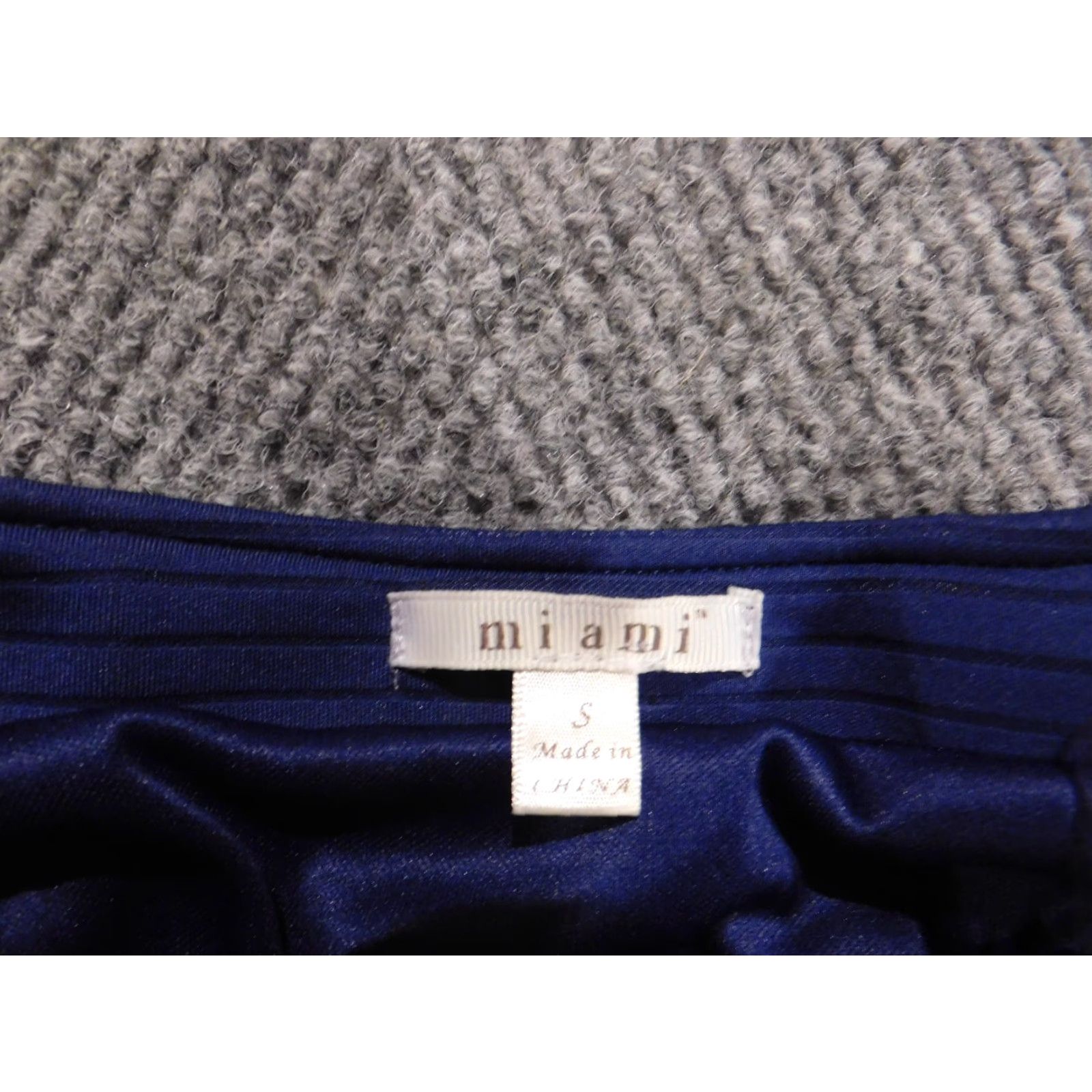 Vintage Miami Skirt Womens Small Blue A-line stretch pull on Midi Skirt Womens Blue A-Line Stretch Pull On Size 28" / US 6 / IT 42 - 6 Thumbnail