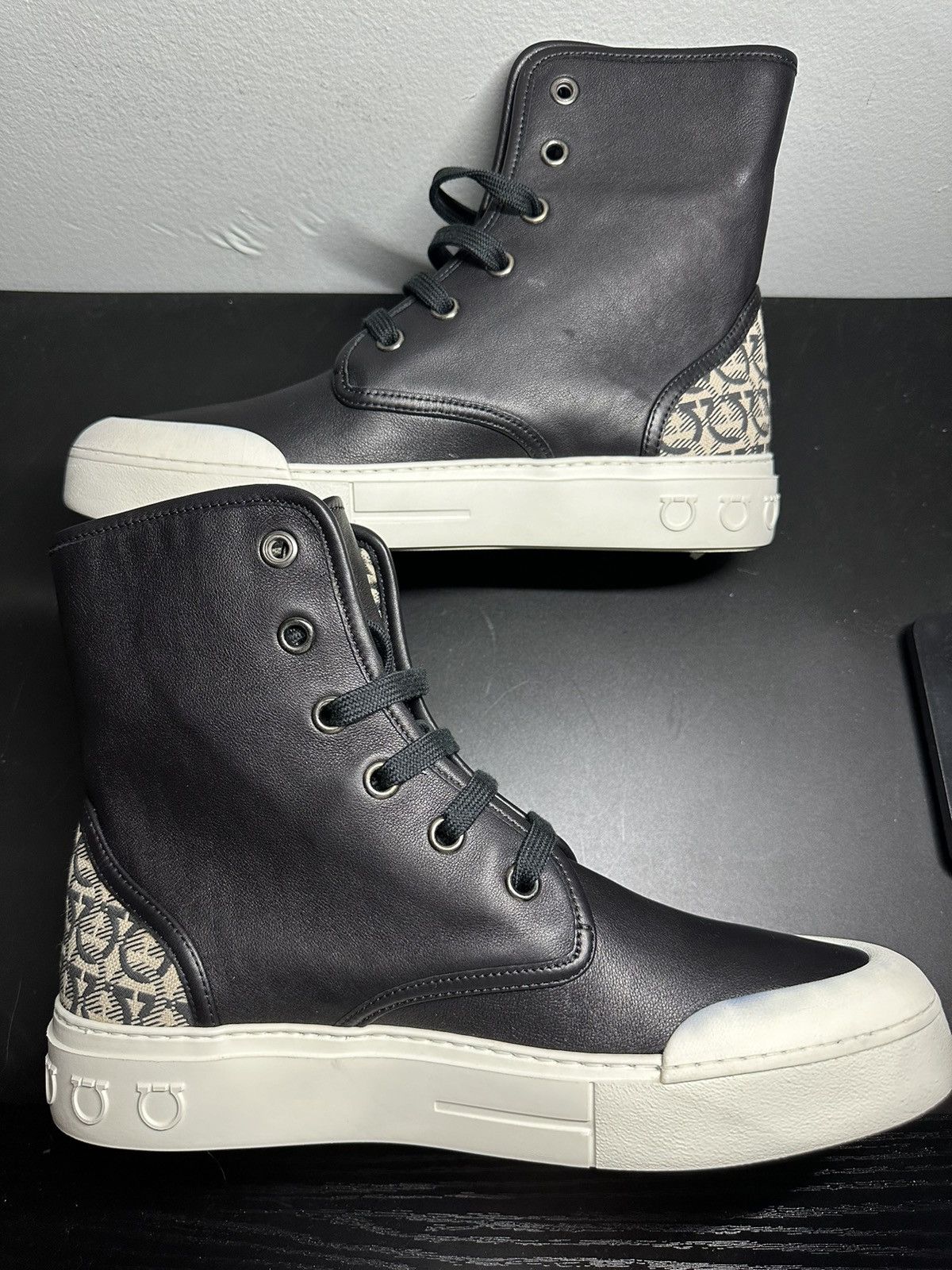 Salvatore Ferragamo SALVATORE FERRAGAMO RIVIERA BLACK LEATHER GANCINI HIGH TOP Size US 8 / EU 41 - 2 Thumbnail