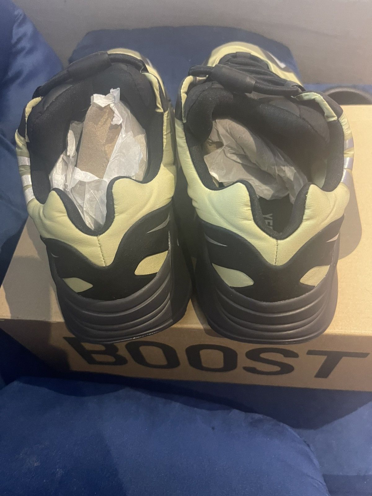 Yeezy Yeezy 700 mnvn resin Size US 11 / EU 44 - 2 Thumbnail