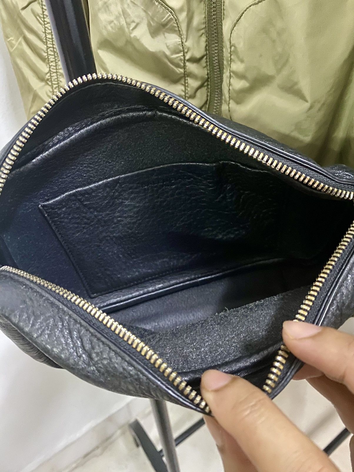 Balenciaga Balenciaga Everyday Calfskin Leather sling bag Size ONE SIZE - 8 Thumbnail