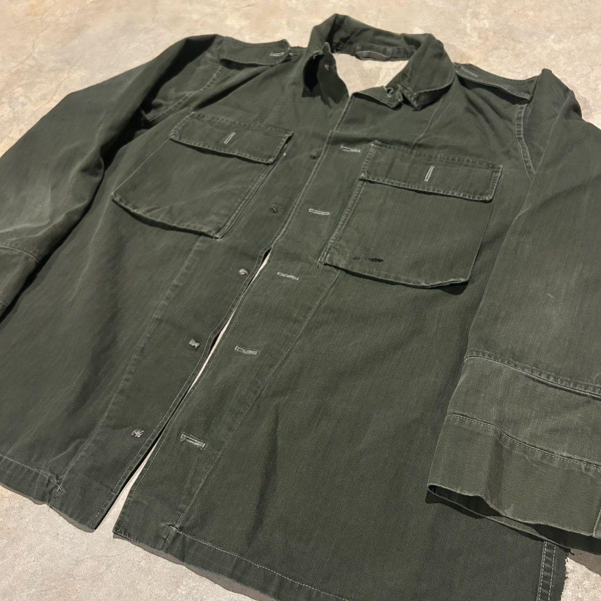 Vintage Vintage 1950s “Negative Space” Belgian HBT Military Shirt Size US M / EU 48-50 / 2 - 3 Thumbnail