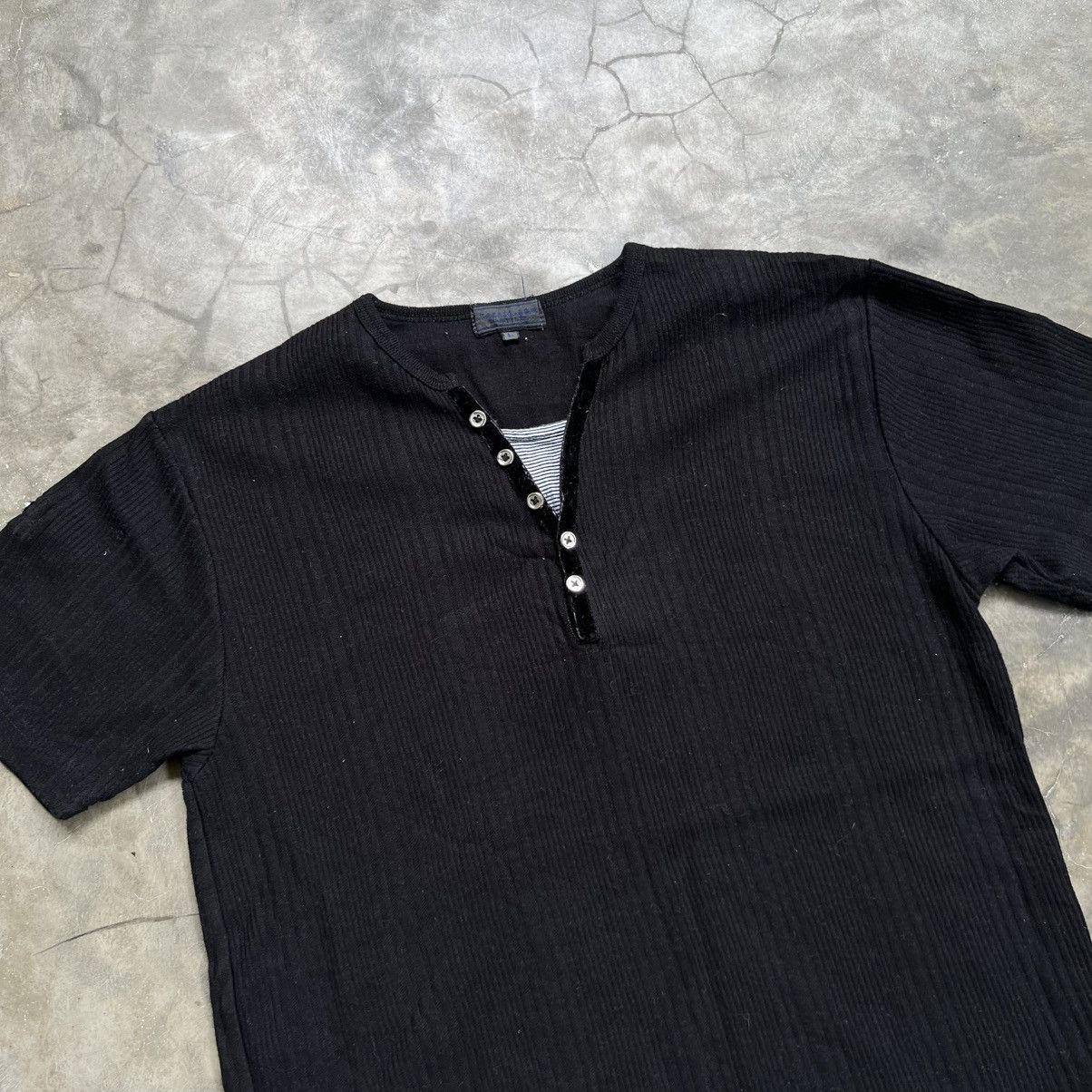 14th Addiction 2000s Taka:Q Vkei Style Ribbed Half Button T-Shirt Size US L / EU 52-54 / 3 - 3 Thumbnail