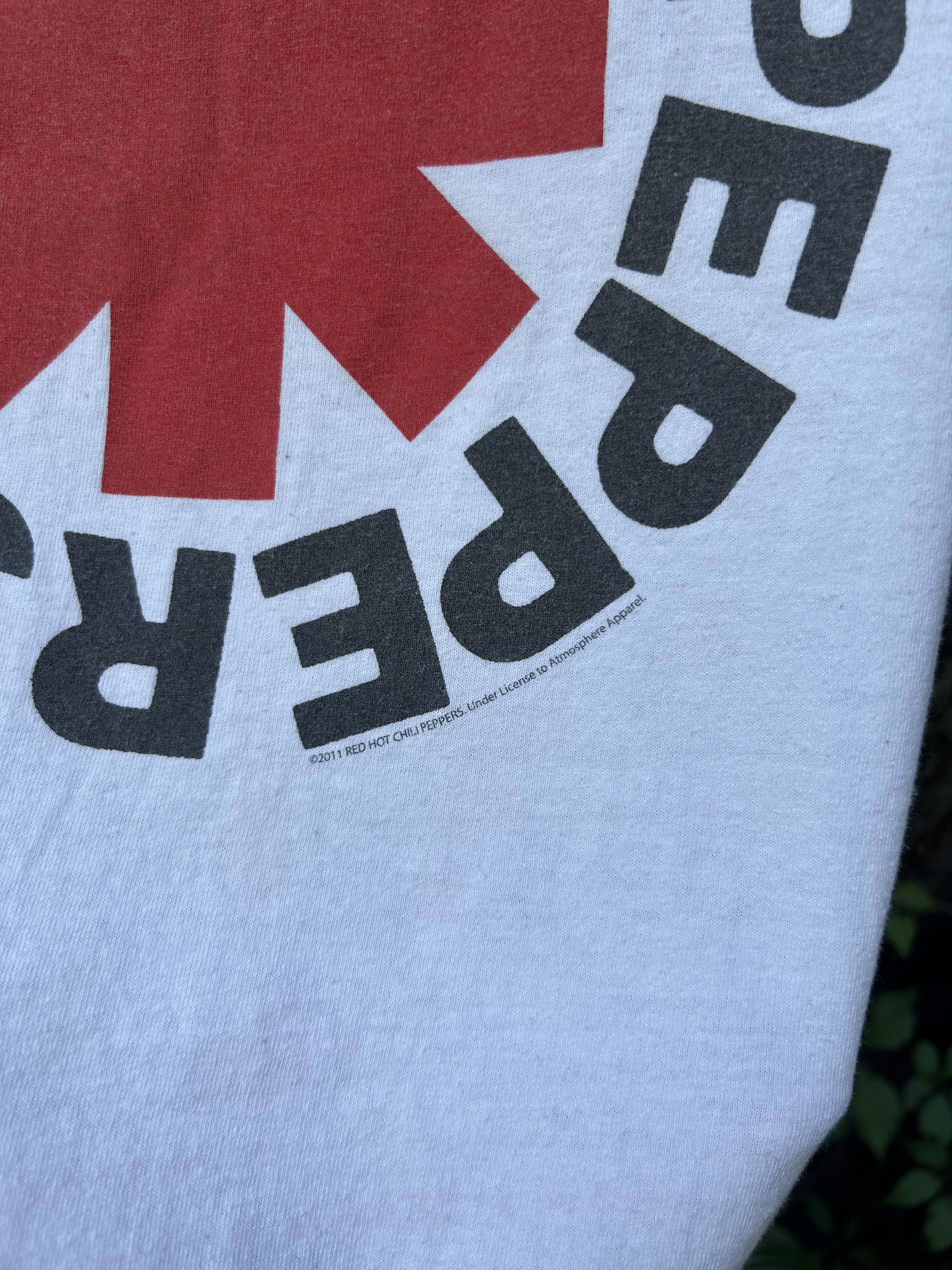 Band Tees Vintage 2011 Red Hot Chili Peppers Rock Band T-shirt Size US S / EU 44-46 / 1 - 4 Thumbnail