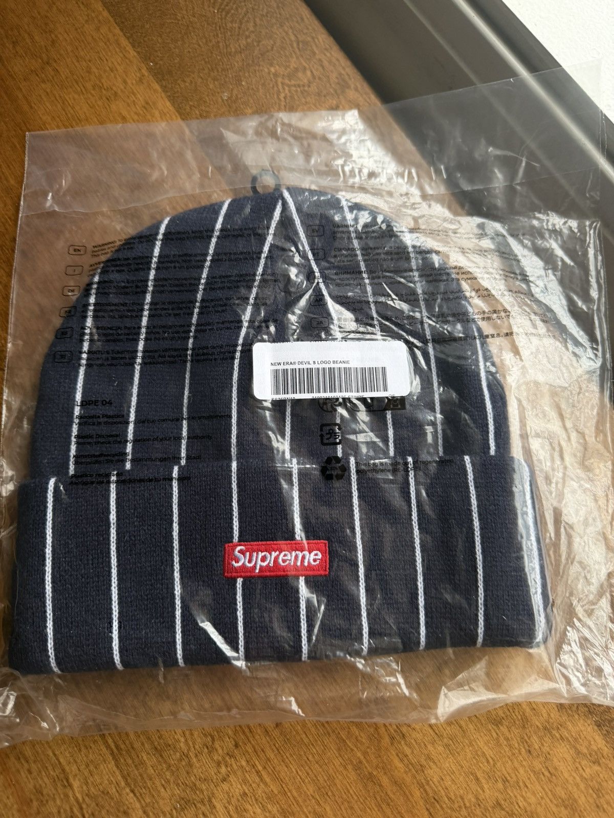 New Era × Supreme Supreme Devil S Logo Beanie Striped SS26 Size ONE SIZE - 4 Thumbnail
