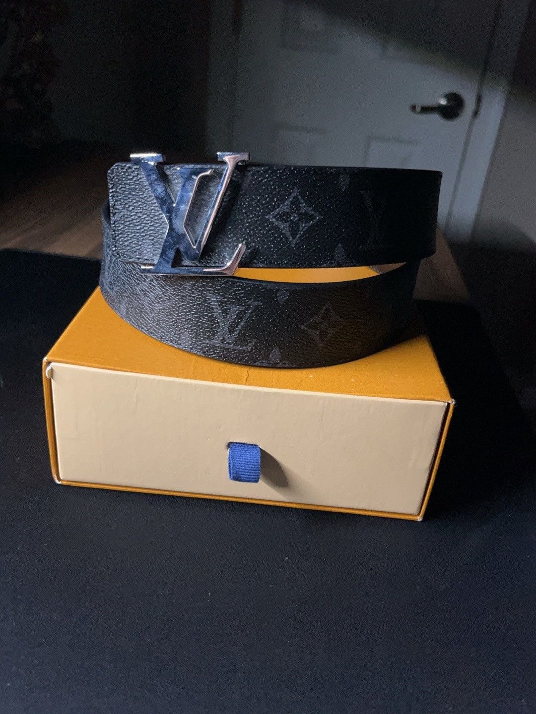 Louis Vuitton LV belt | Grailed
