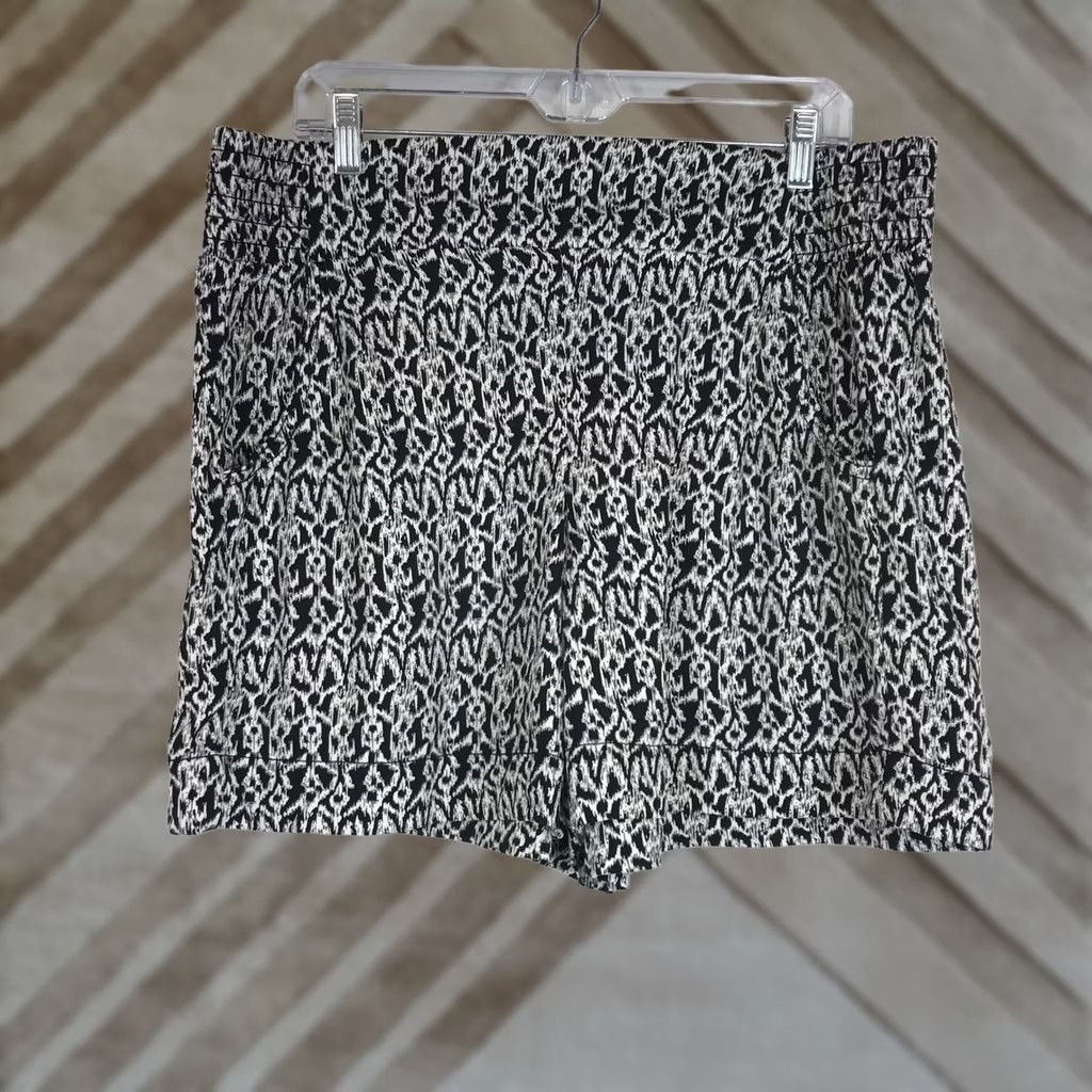 Vintage VINTAGE Lane Bryant Women's Black White Ikat Print Elastic Waist Shorts 14/16 Size 36" / US 14 / IT 50 - 1 Thumbnail