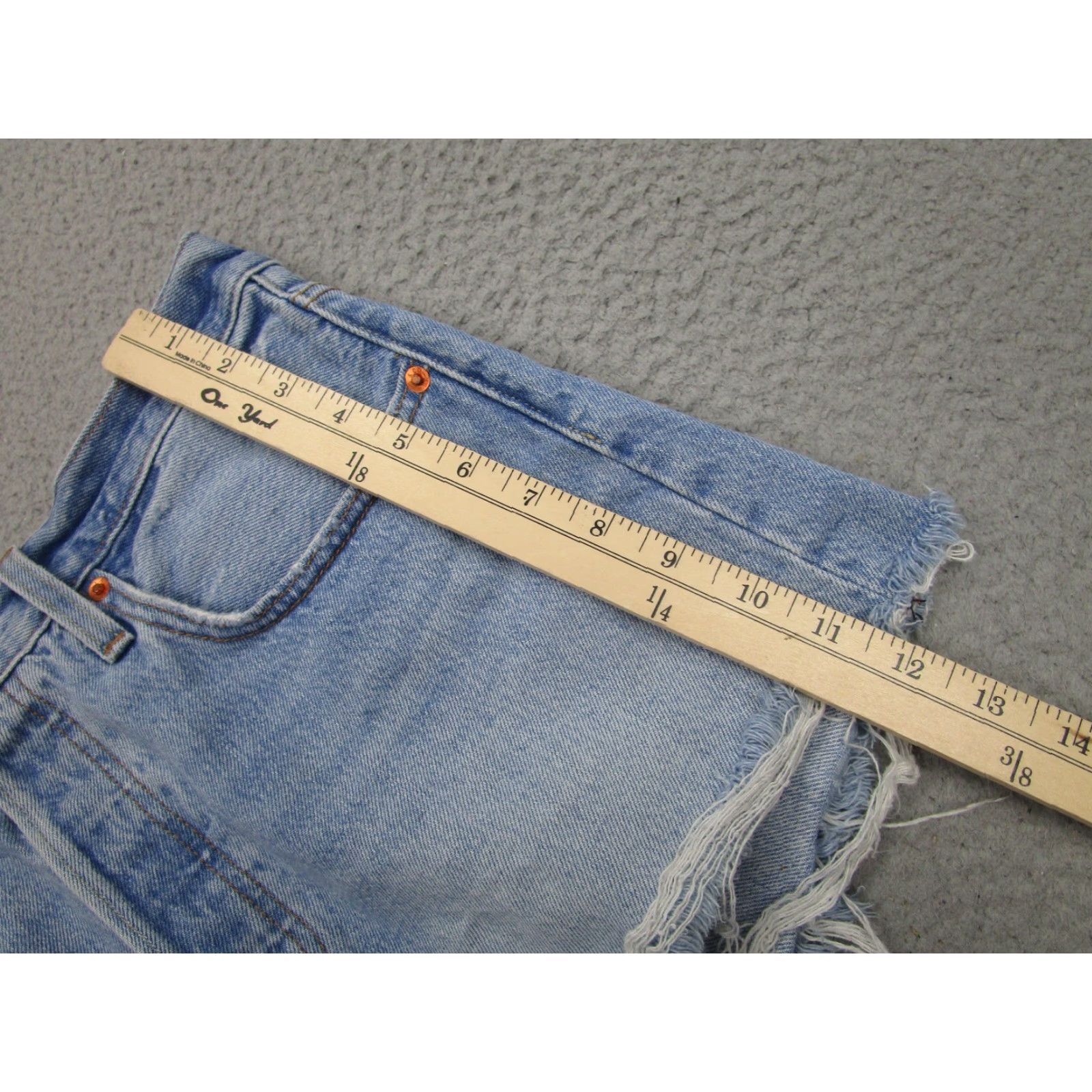 Levi's VINTAGE Levis 501 Premium Shorts Womens W30 Blue Denim High Rise Cutoff Frayed Size 30" / US 8 / IT 44 - 4 Thumbnail