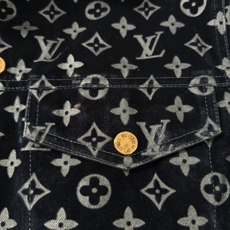 Louis Vuitton Louis Vuitton 24 Fire Cloud Logo Jacket 2502-Nextarrow Size US S / EU 44-46 / 1 - 7 Thumbnail
