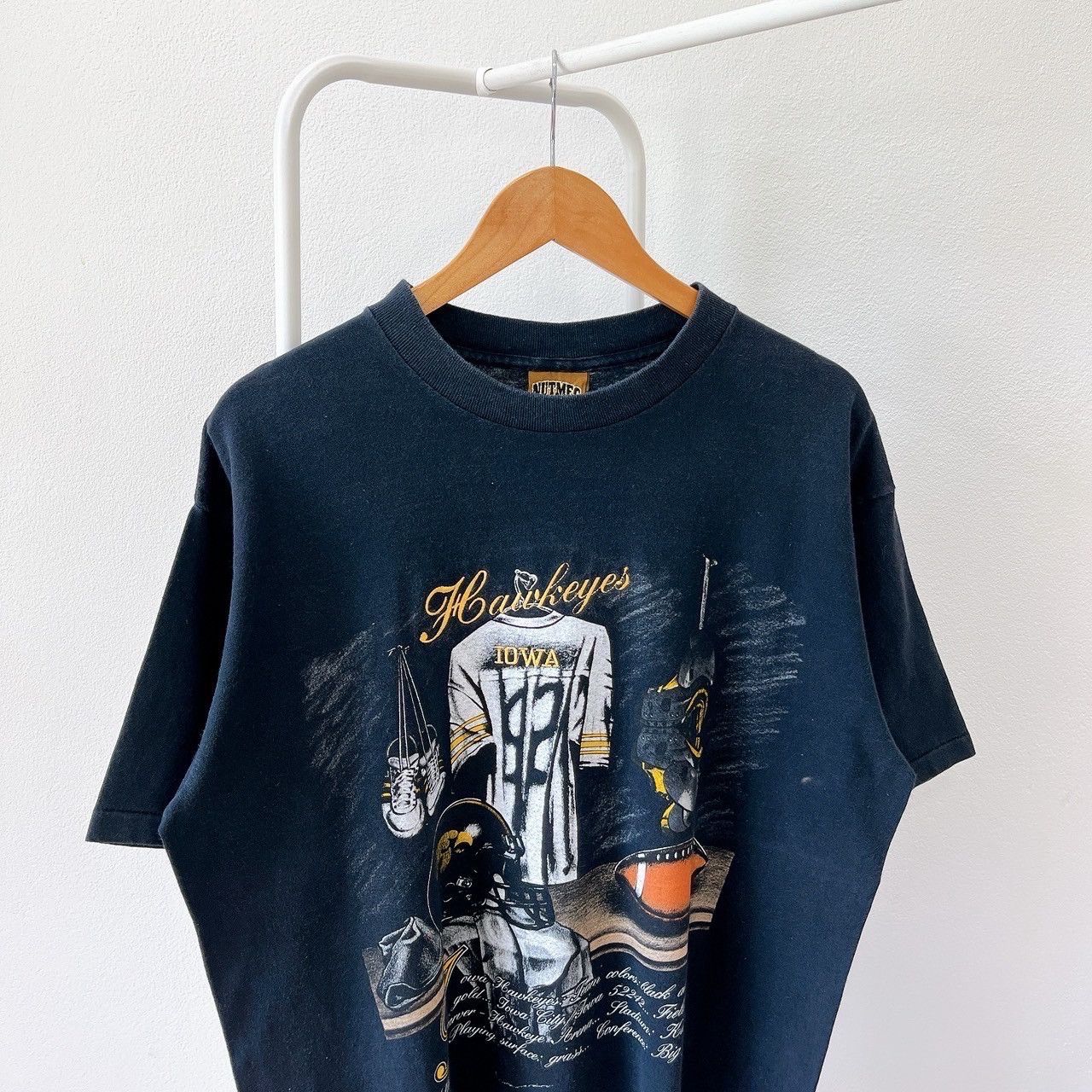 Vintage 1990s Iowa Hawkeyes NCAA T-Shirt/ Size 1XL in Black, Men's — image 3 of 6