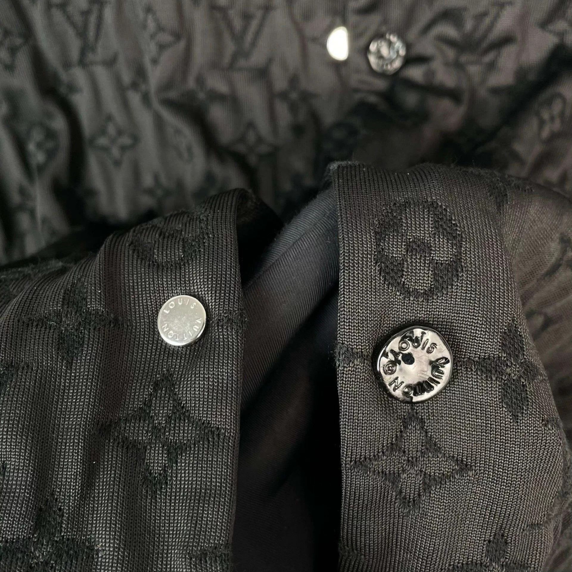 Louis Vuitton LV All Over Print Logo Short Sleeve Shirt Black XL Size US XL / EU 56 / 4 - 9 Thumbnail
