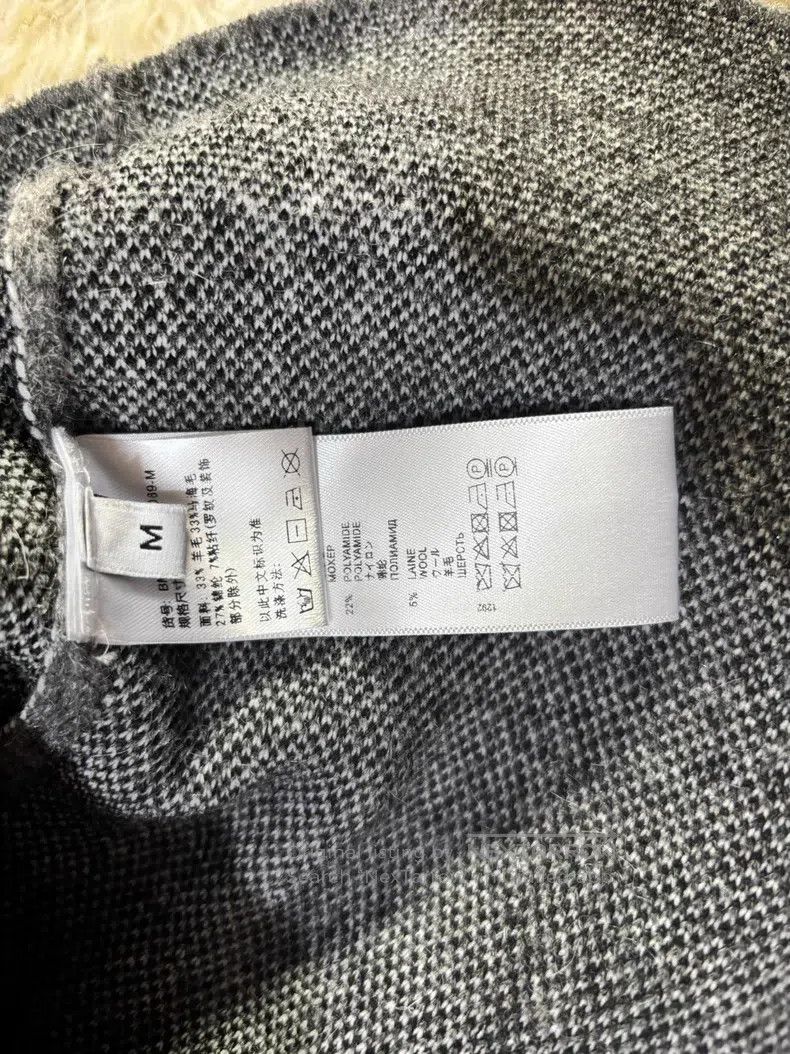 Givenchy Givenchy Grey wool sweater, size M, front black embroidery Size US M / EU 48-50 / 2 - 7 Thumbnail
