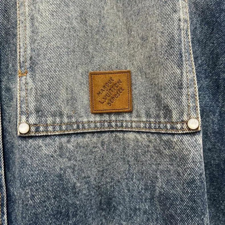 Louis Vuitton Louis Vuitton Wash and make old logo shirt Size US XL / EU 56 / 4 - 3 Thumbnail