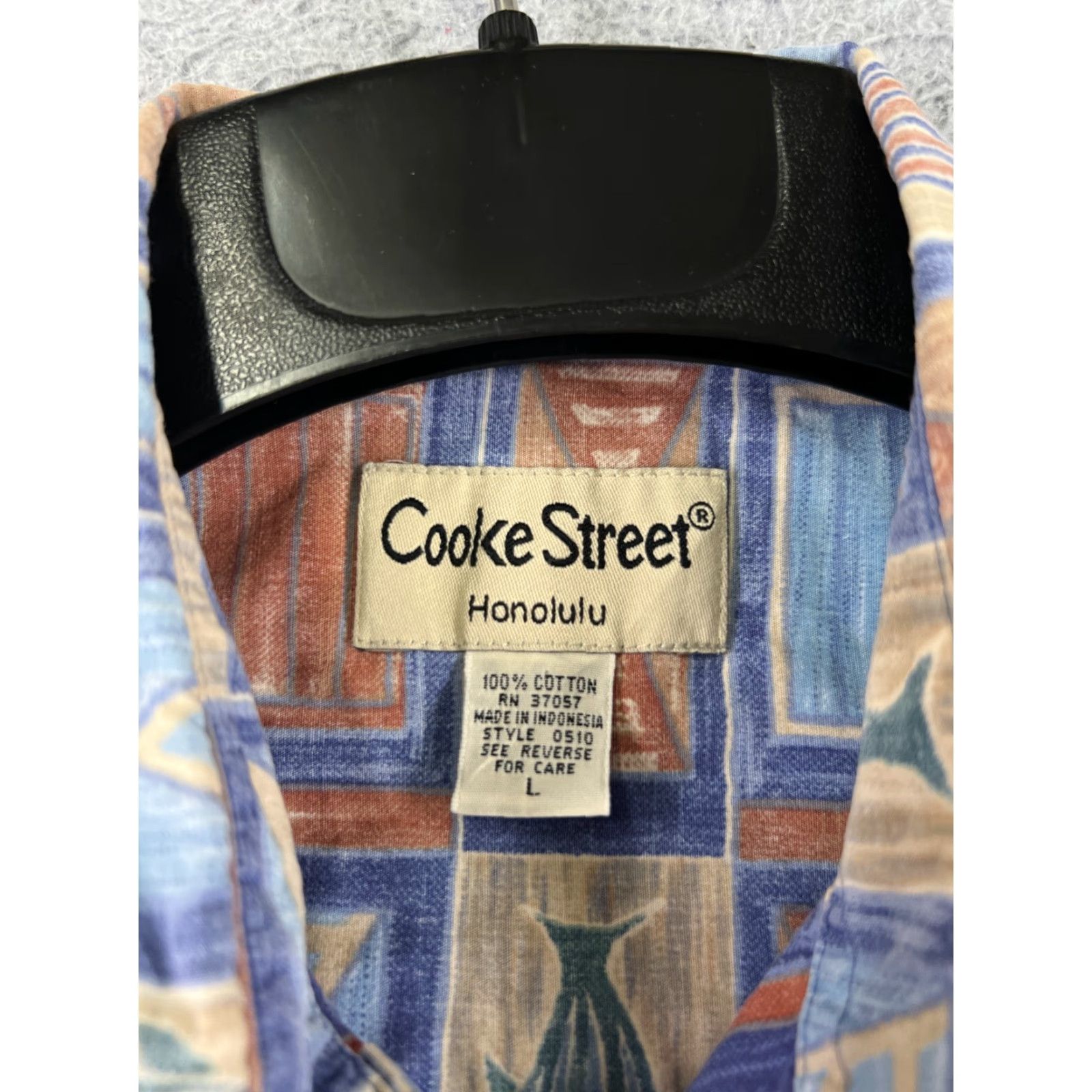 Vintage Cooke Street Shirt Mens Large Blue Beige Cotton Hawaiian Fish Tile Button-Up Short Sleeve Size US L / EU 52-54 / 3 - 7 Thumbnail