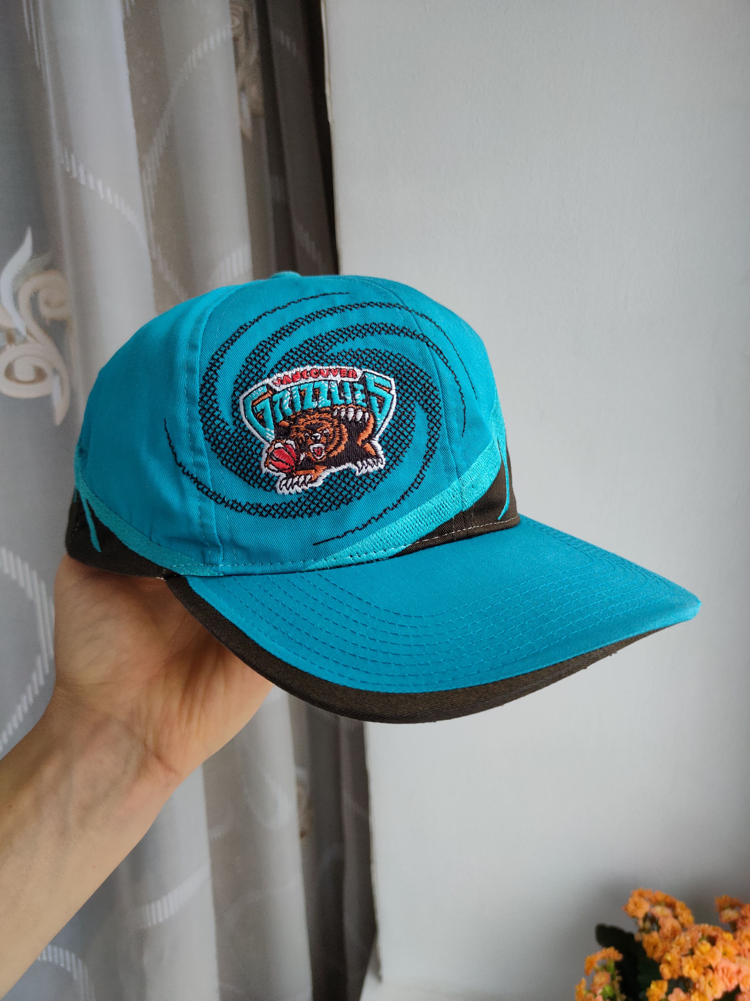 90s Vintage NBA Vancouver Grizzlies Cap Sport Specialties