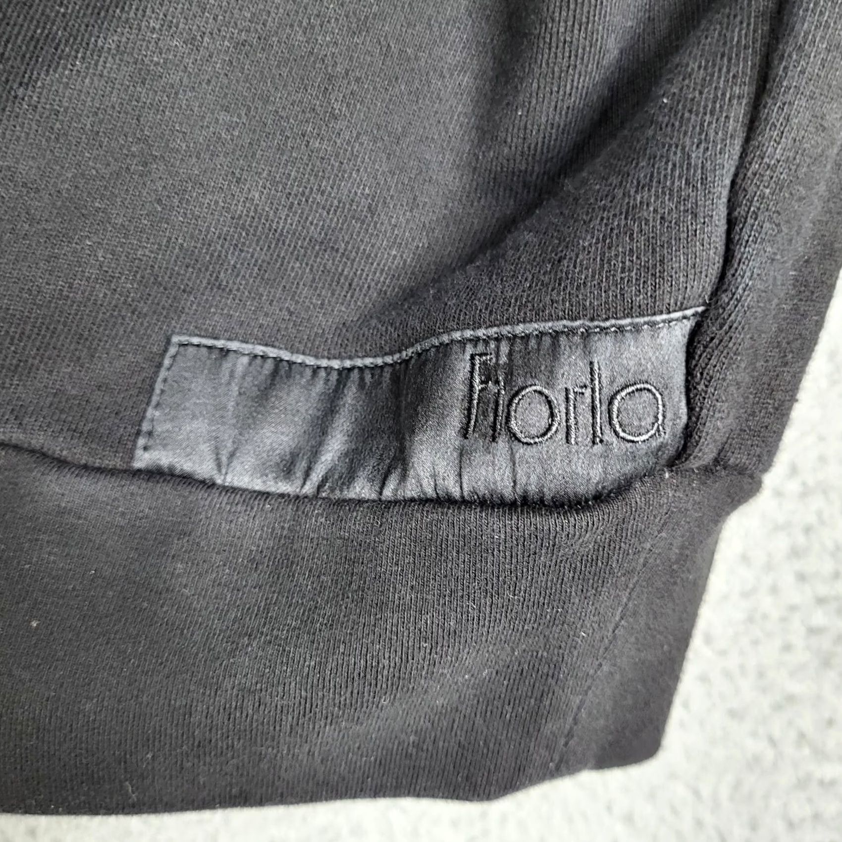Vintage FIORLA Women's XS Organic cotton silk blend sweatshirt Crew Neck Pullover Black Logo All Seasons Activewear Sweatshirt, Regular Fit Size XS / US 0-2 / IT 36-38 - 7 Thumbnail