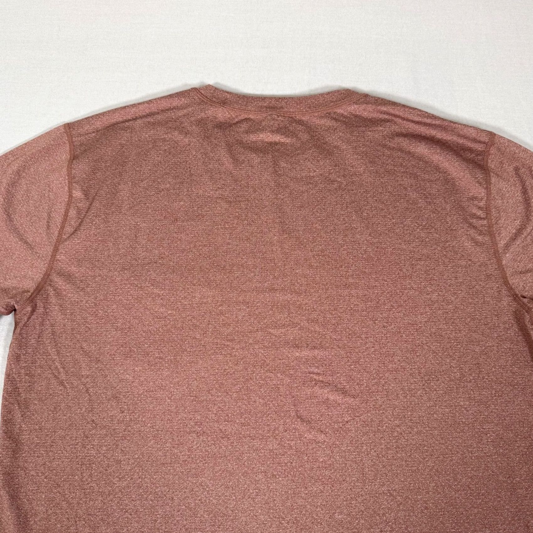 Vuori Vuori Shirt Mens XL Red Tradewind Tech Tee Performance Stretch Lightweight Gym Shirt with Pocket Crew Neck Short Sleeve Size US XL / EU 56 / 4 - 7 Thumbnail