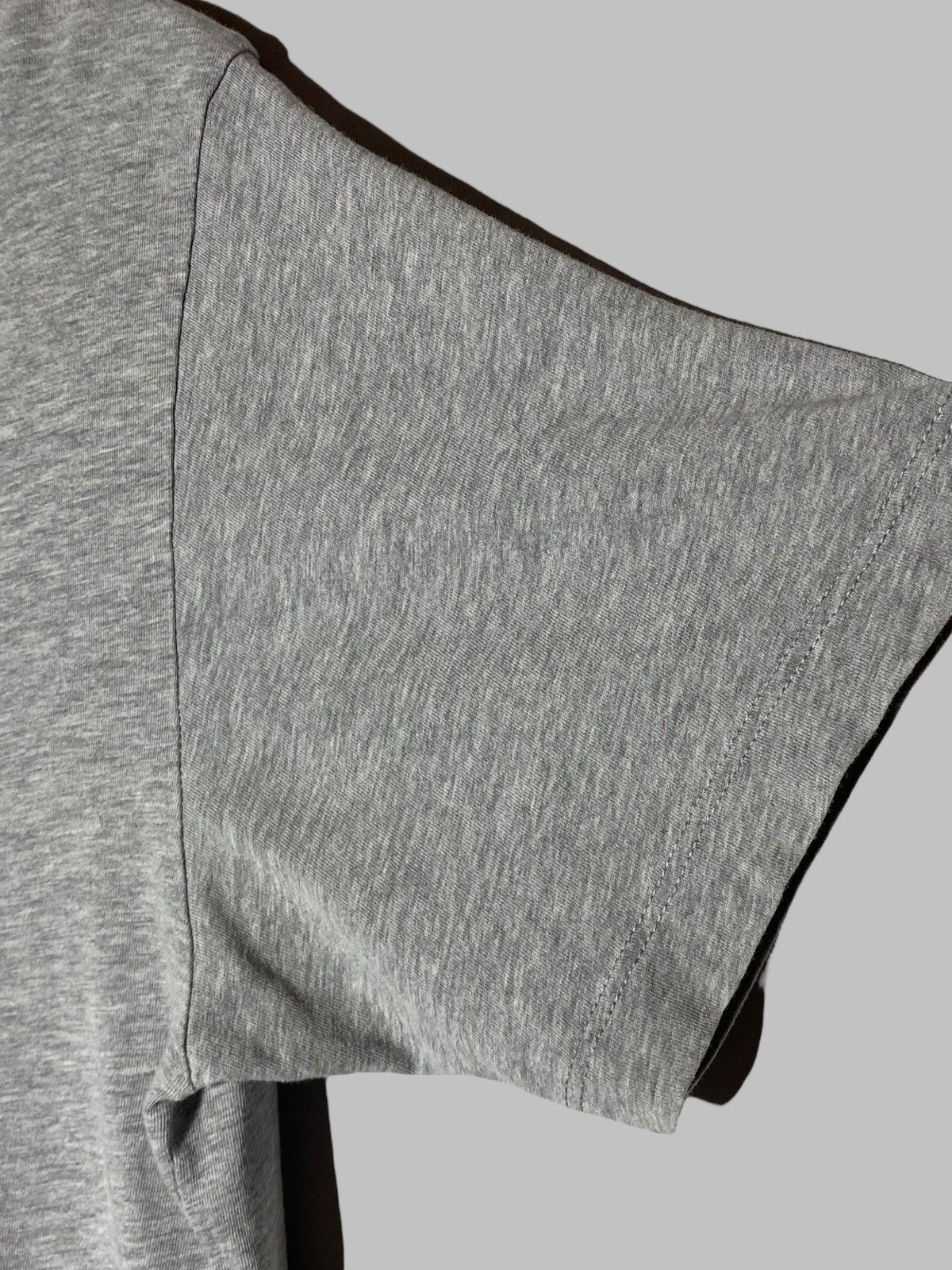 Stone Island 🔥 STONE ISLAND GREY BACK LOGO TEE Size US S / EU 44-46 / 1 - 7 Thumbnail