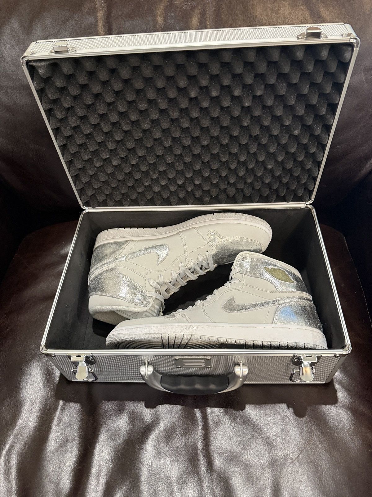 Nike Jordan 1 Retro Silver High 25th Anniversary - DS OG All Size US 13 / EU 46 - 2 Thumbnail