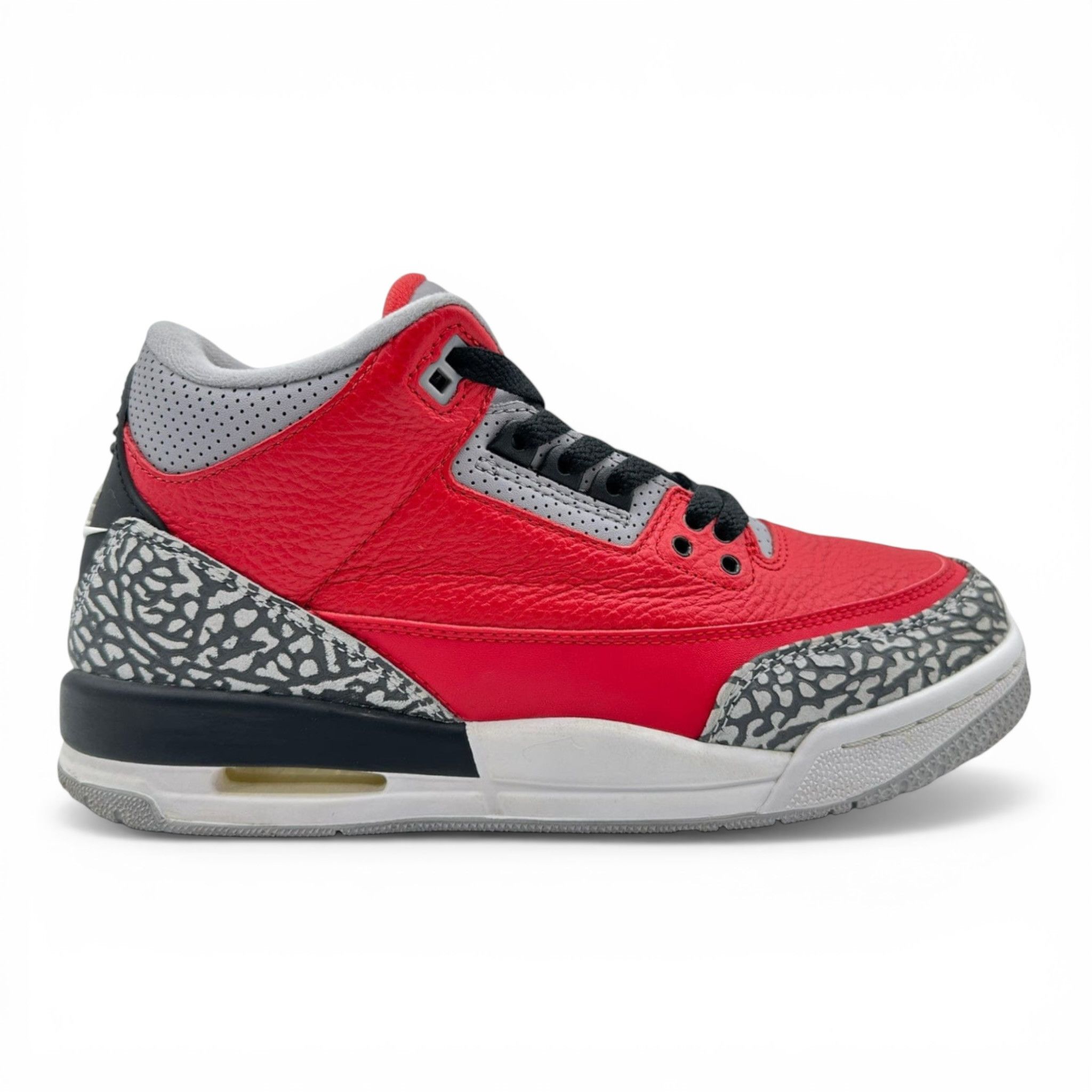 Nike 3 Retro SE Fire Red (GS) Size US 6.5 / EU 39-40 - 1 Thumbnail