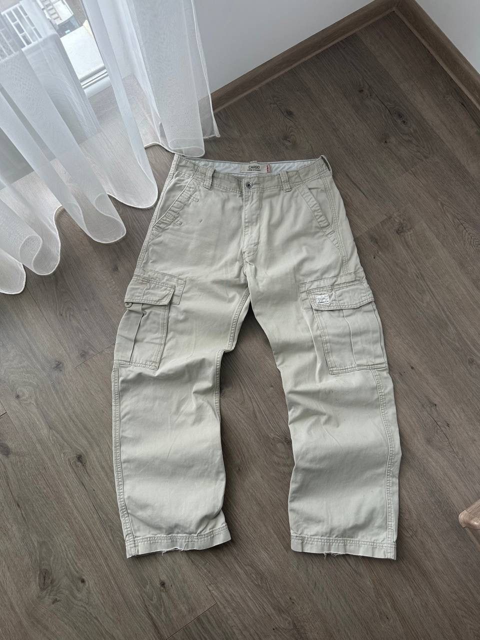 Levi's × Vintage Vintage Levis White Baggy Cargo Pants Size US 33 - 13 Thumbnail