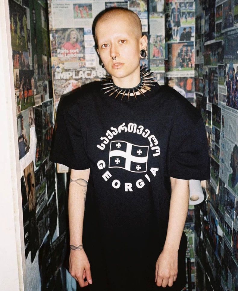 Vetements Vetements 19ss Showpiece Short Sleeve Size US M / EU 48-50 / 2 - 7 Thumbnail