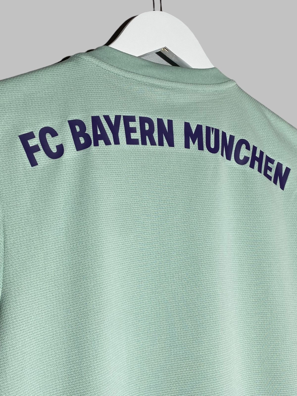 Adidas 🔥 ADIDAS FC BAYERN MUNCHEN 2018/19 AWAY FOOTBALL SHIRT Size US S / EU 44-46 / 1 - 8 Thumbnail