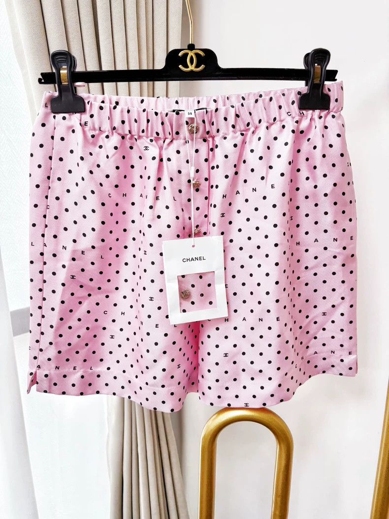 Chanel Chanel Black polka dot silk shorts Size 25" / US 0 / IT 36 - 1 Thumbnail