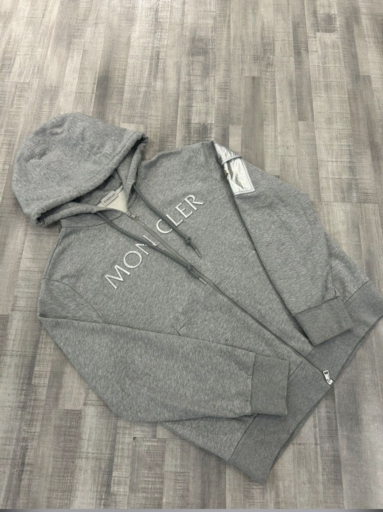 Moncler Moncler Raised Embossed Logo Hoodie Size US XXL / EU 58 / 5 - 2 Thumbnail