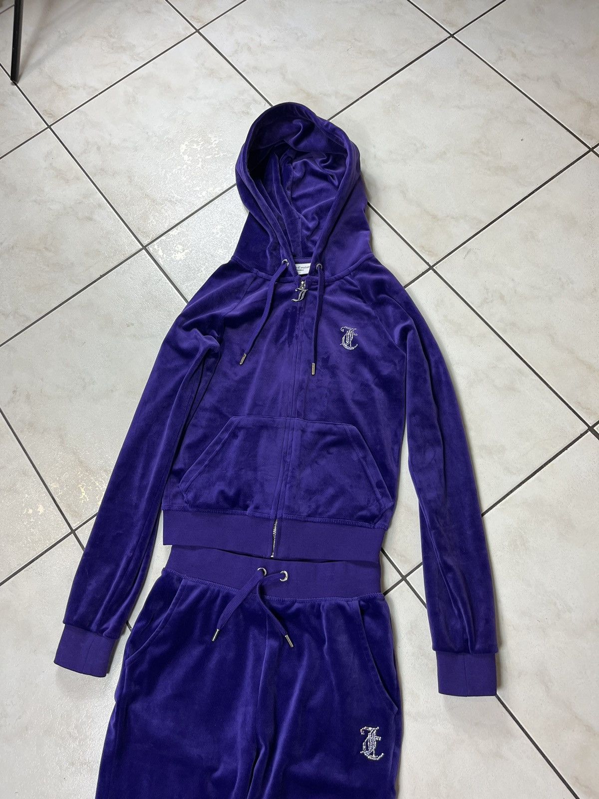 Juicy Couture × Vintage Vintage style y2k Juicy Couture velour tracksuit set velvet Size XXS / US 00 / IT 34 - 11 Thumbnail