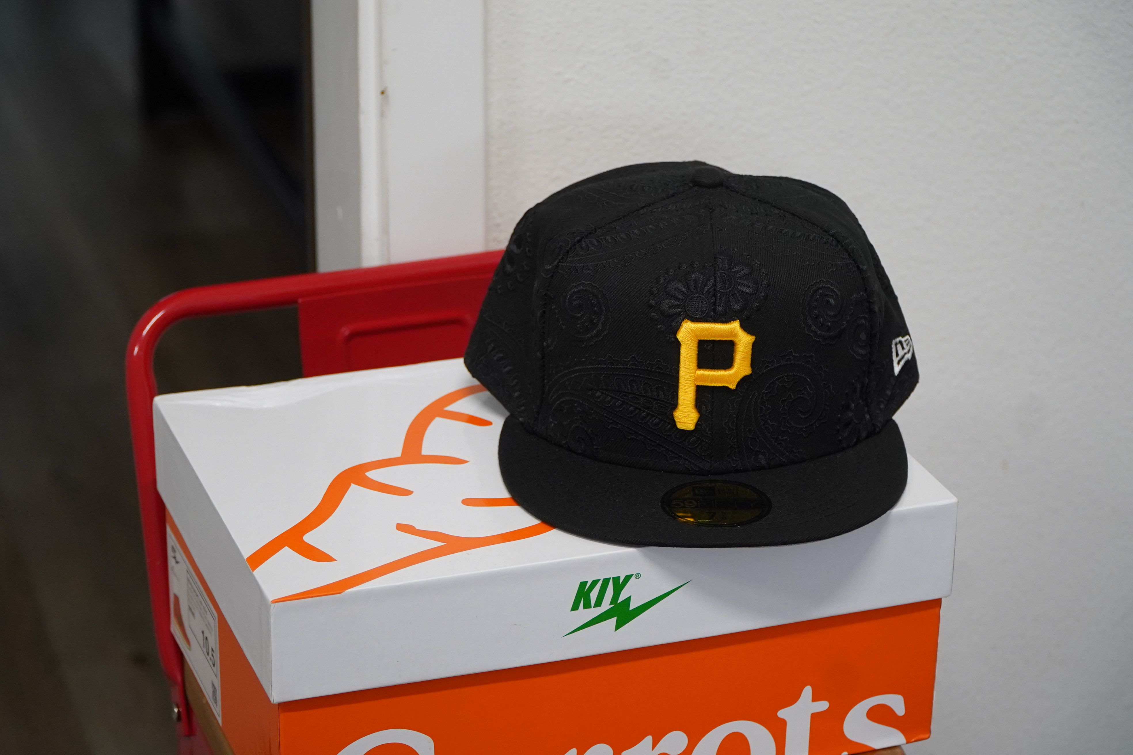 New Era Paisley Pittsburgh Pirates- Size 7 5/8 Size ONE SIZE - 1 Thumbnail