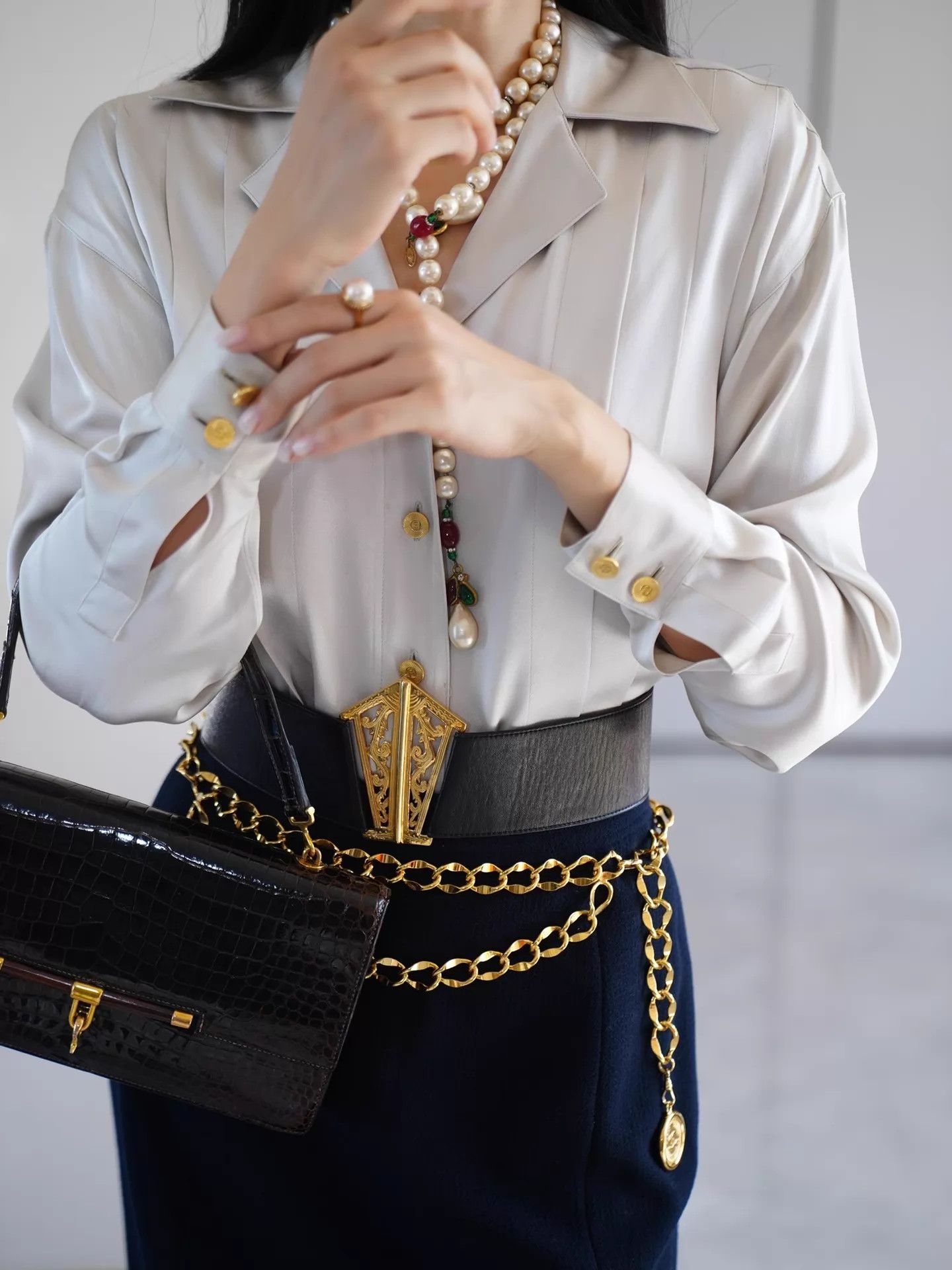 Chanel Chanel Vtg Gray Big Lapel Pleated Gold Button Shirt FR38 Size S / US 4 / IT 40 - 9 Thumbnail