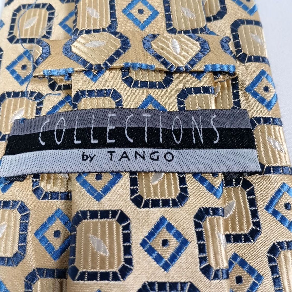 Vintage Collections By Tango Mens Necktie Gold Geometric Pattern Silk 3.75" x 59" Classic 100% Silk Necktie Men Size ONE SIZE - 4 Thumbnail
